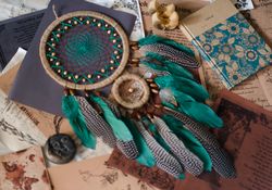 Green dream catcher with emerald green and natural feathers | Inspired by Native American dreamcatchers