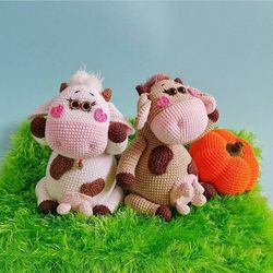 Crochet cow amigurumi pattern for repetition in English