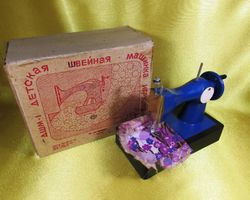 Kids Children's Sewing Machine Mechanical Collectible Toy for Girls Vintage Soviet Decoration Interior Element Retro