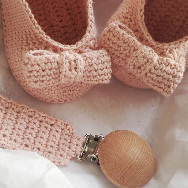 Baby booties crochet.jpeg