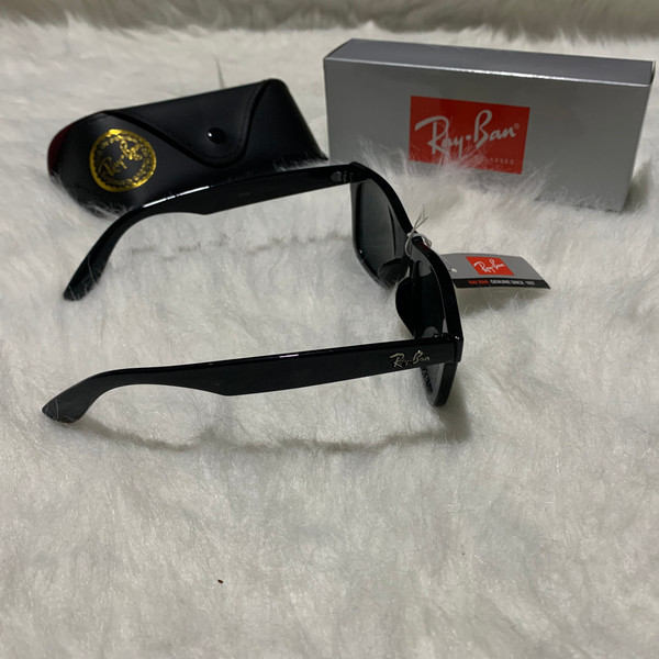 A Ray-Ban 2140 Classic Sunglasses Polished Black Frame (3).JPG