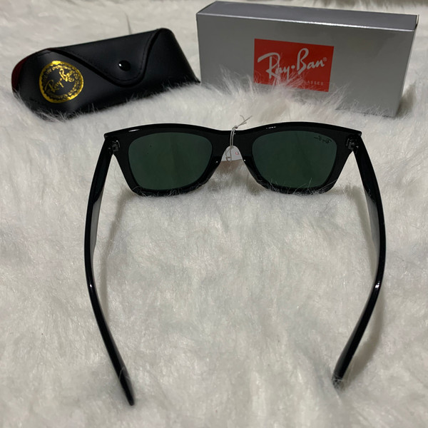 A Ray-Ban 2140 Classic Sunglasses Polished Black Frame (1).JPG