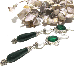 Long drop gemstone earrings made of Jade drops and Vintage green crystal details, Ancient vintage style long earrings