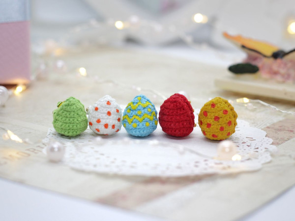 micro-crochet-egg-with-toy-handmade.jpg
