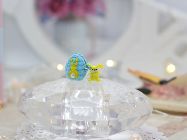 easter-bunny-micro-crochet-toy-with-egg.jpg