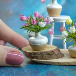Miniature tulips in a ceramic vase | Dollhouse miniatures | Miniature flowers