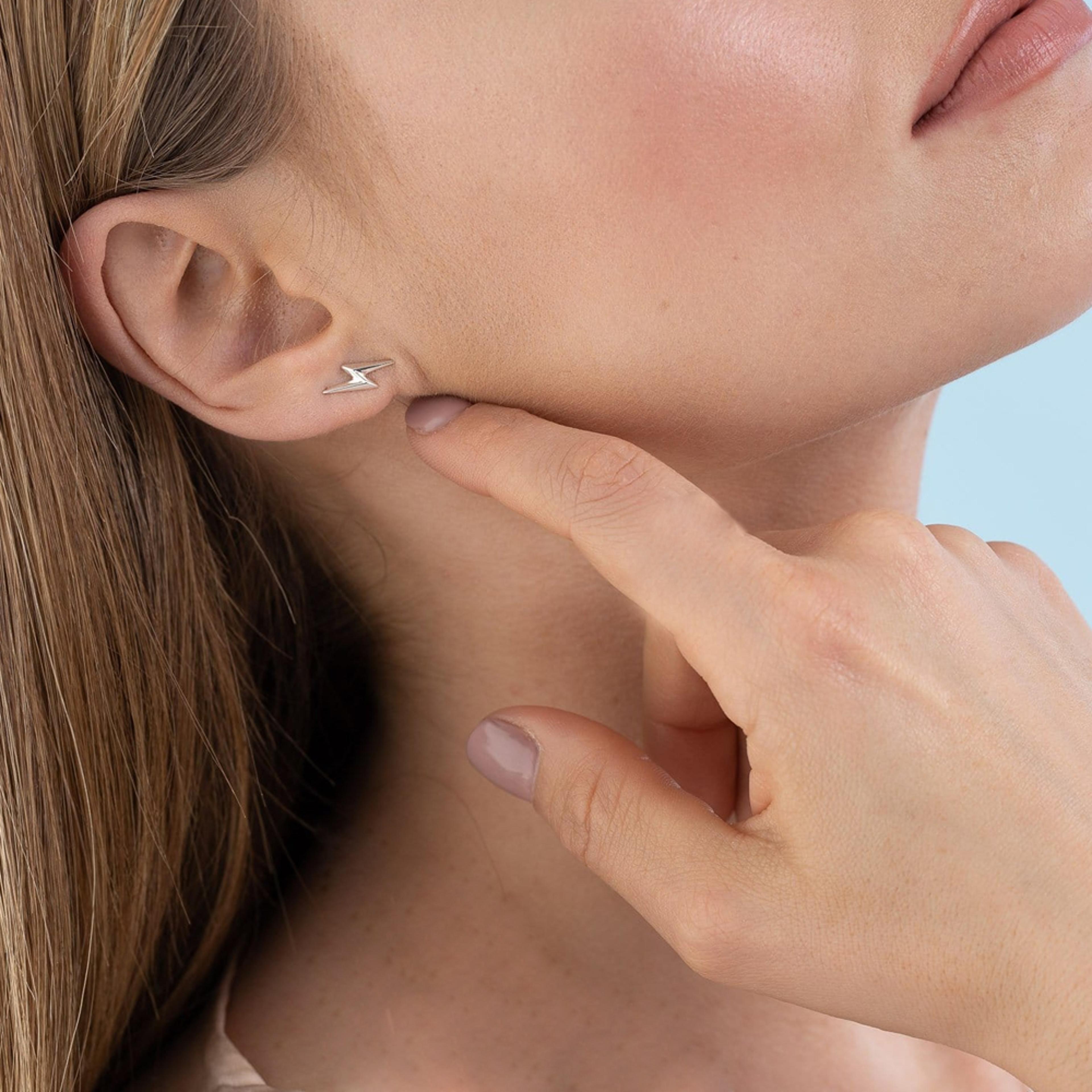 small lightning bolt stud earrings