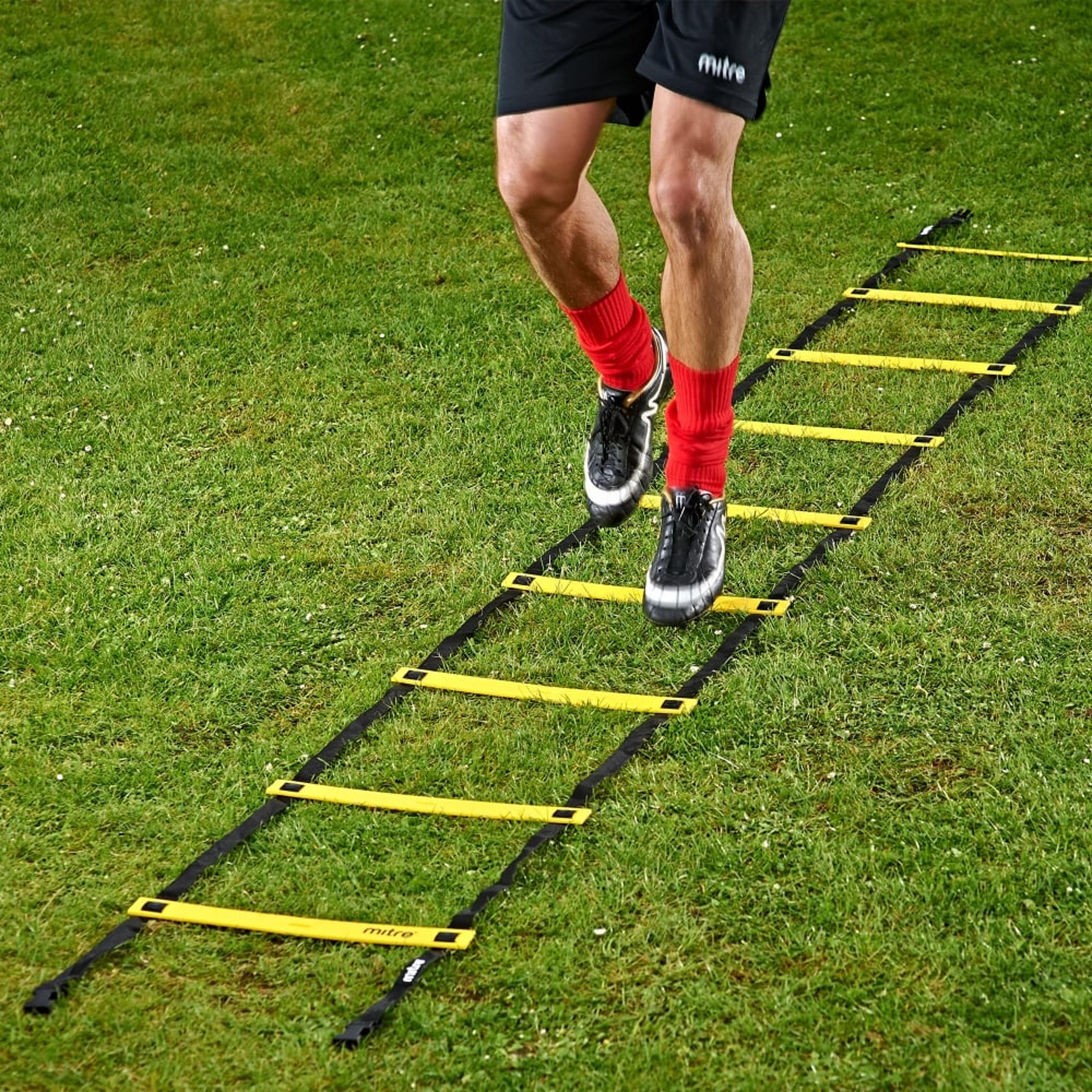 Lightweight foot speed ladder with carrier bag
