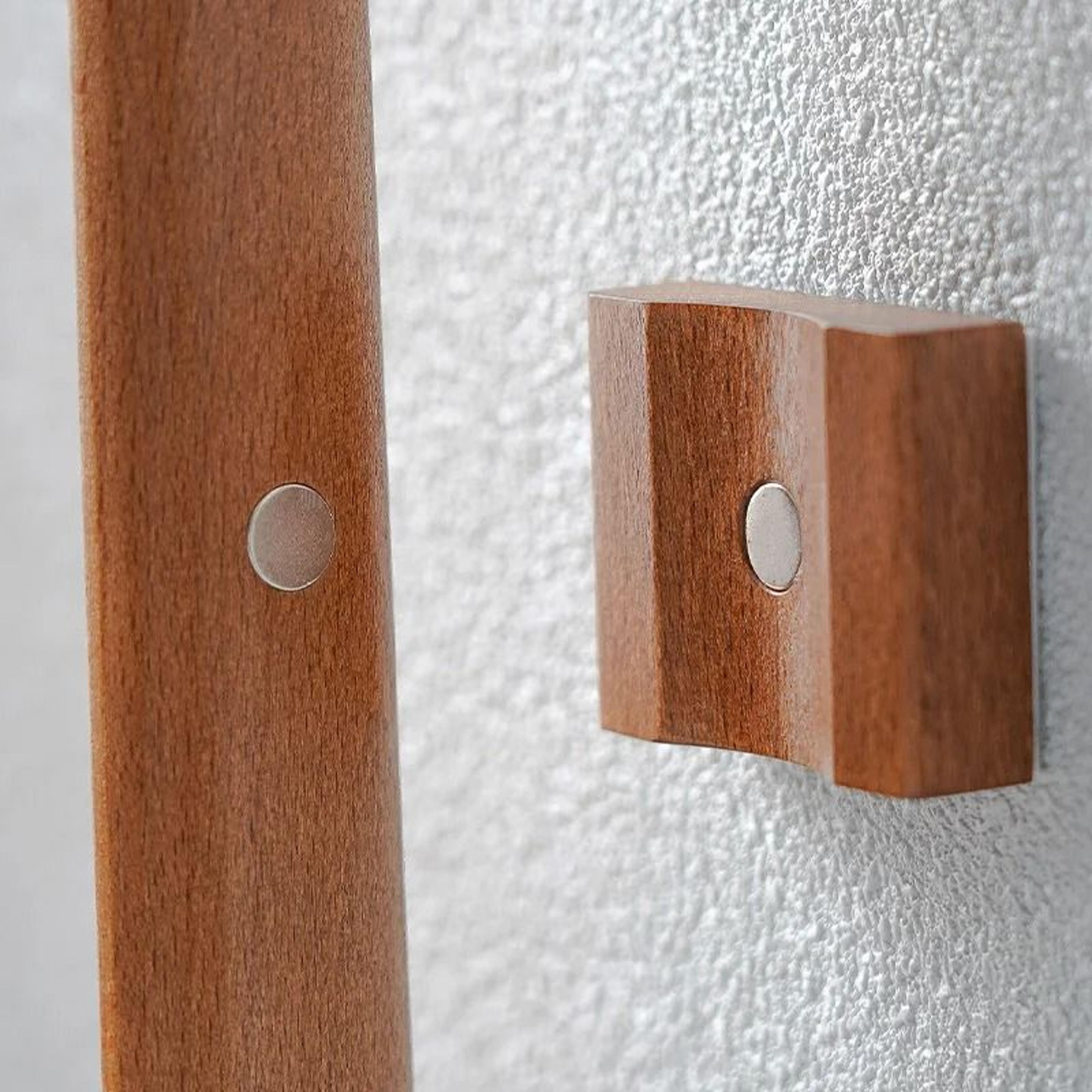 Wooden Shoehorn with Magnet