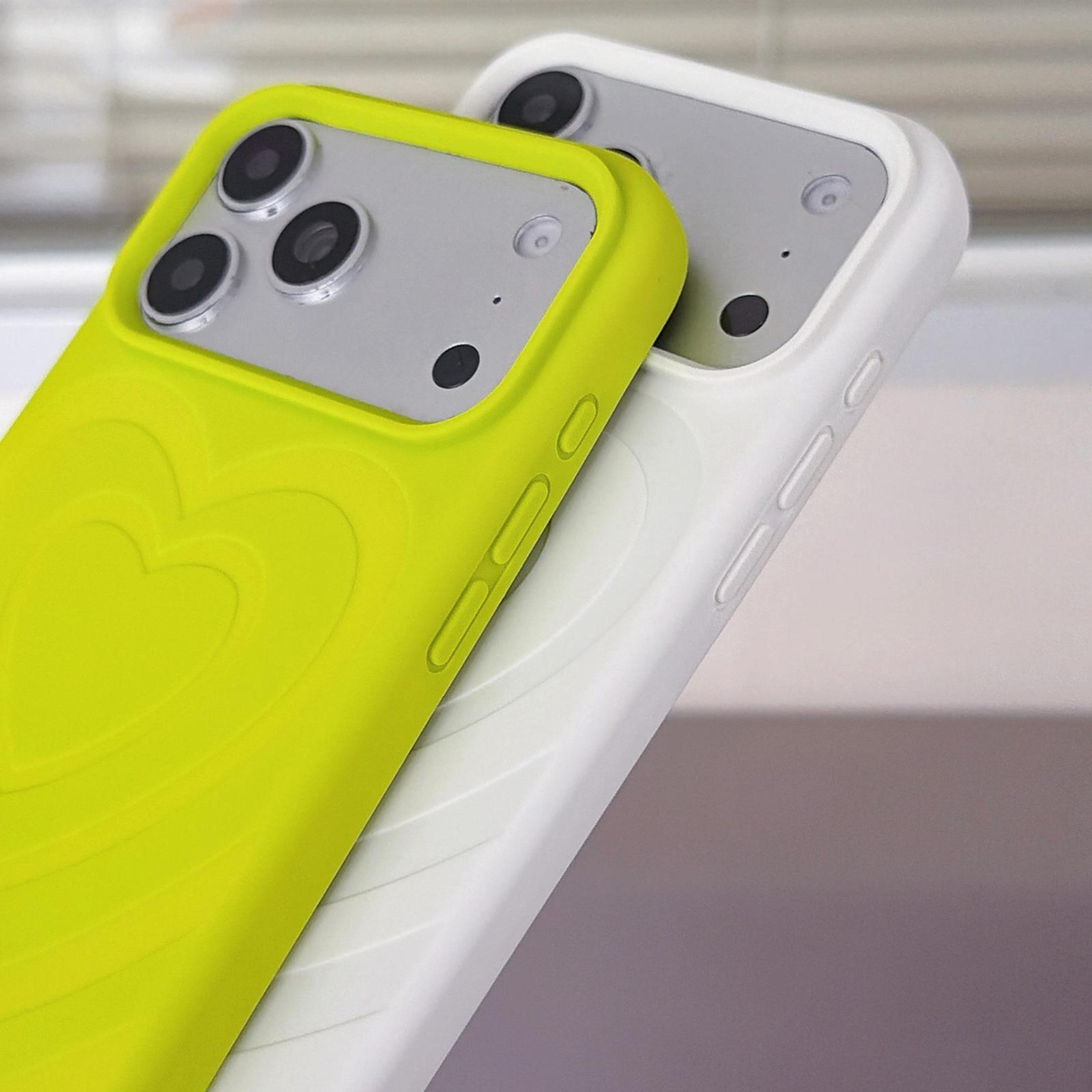 IPhone 18 Pro Liquid Silicone Heart Pattern Case With Matching Strap 3