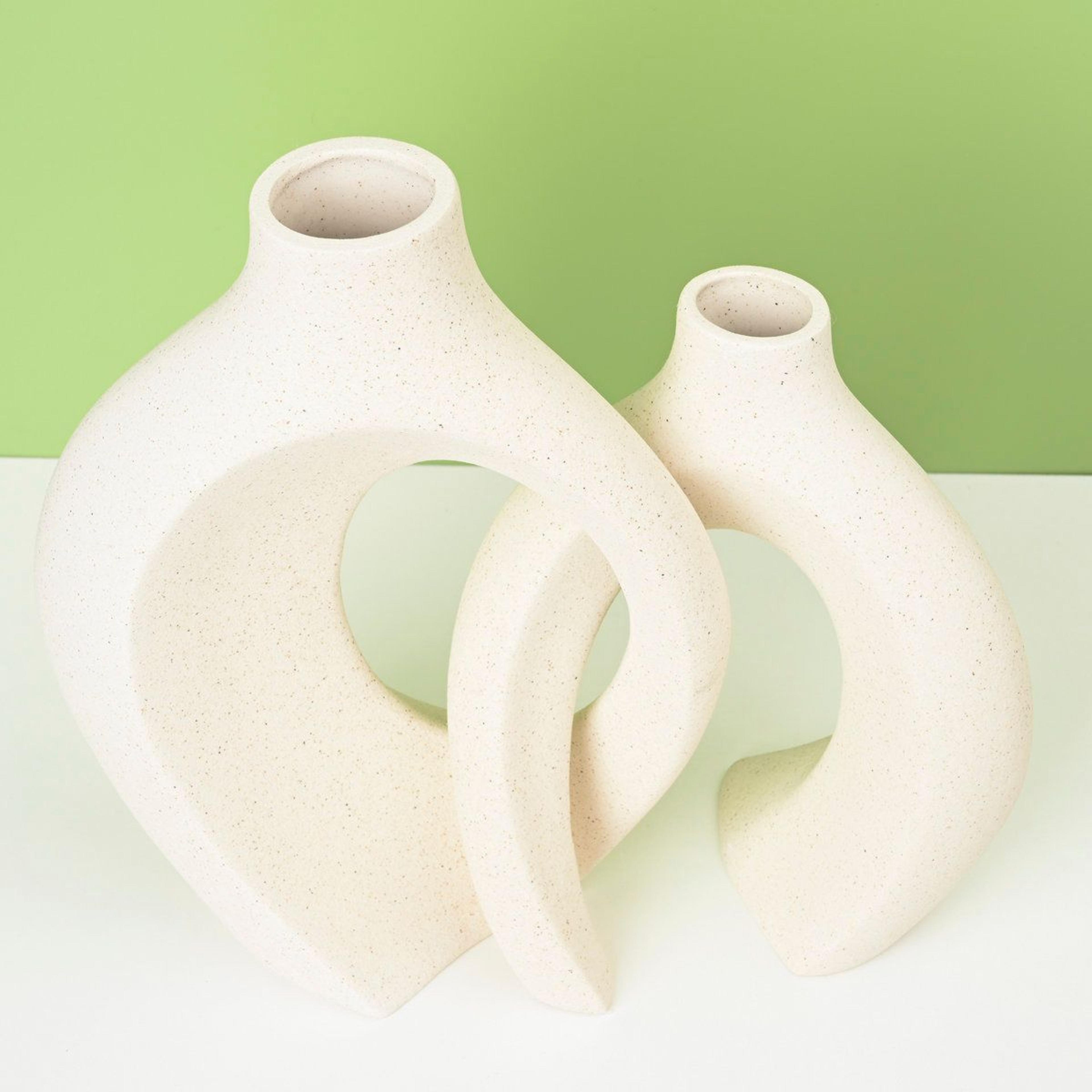 Christiam 2 Piece Modern Ceramic Vase Set Handmade Snuggling Boho Vases For Home Decor 5