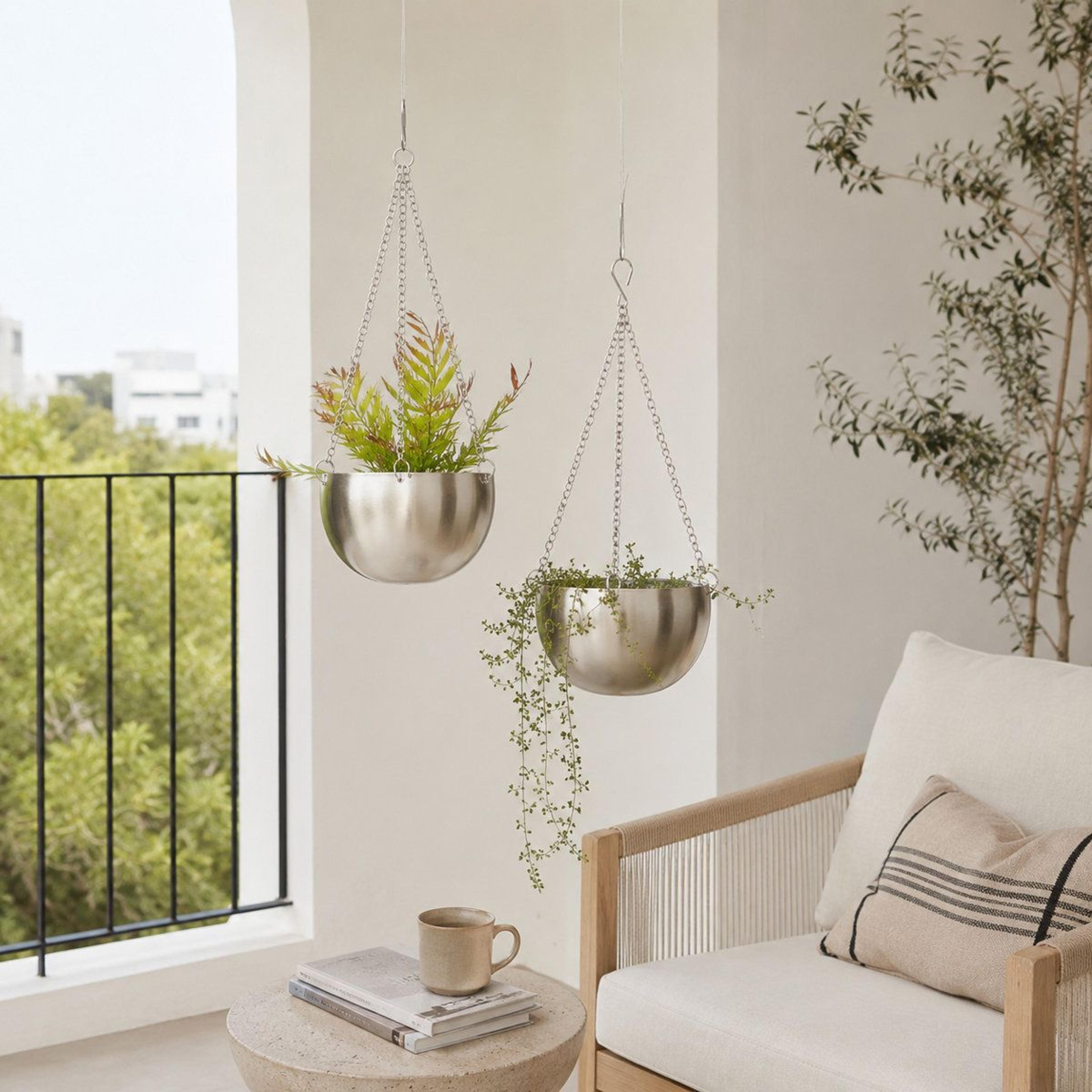 Elegant Iron Hanging Wall Planter Set Modern Hanging Plant Pots For Indoor Outdoor Decor 7