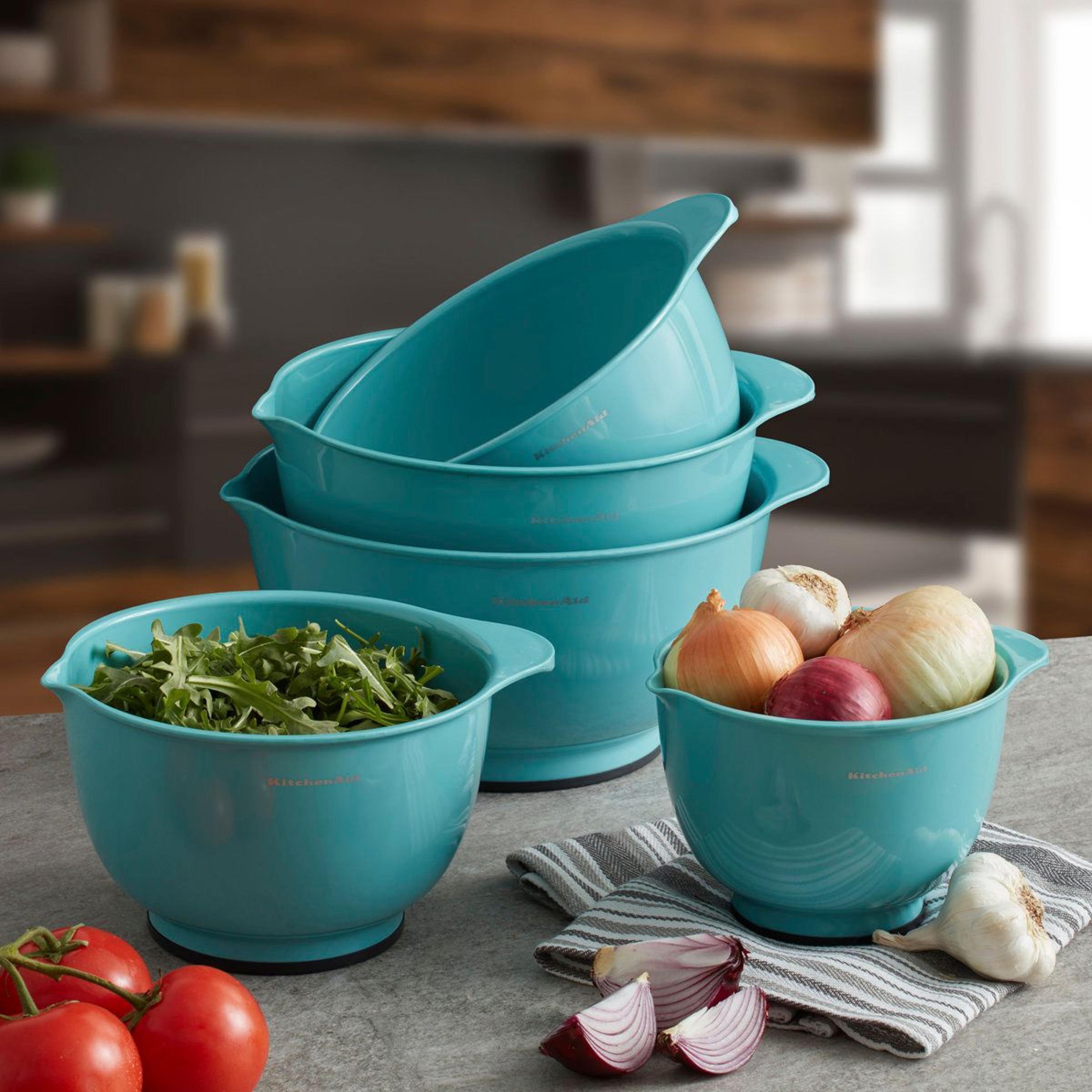 5-piece plastic mixing bowl set with pour spouts