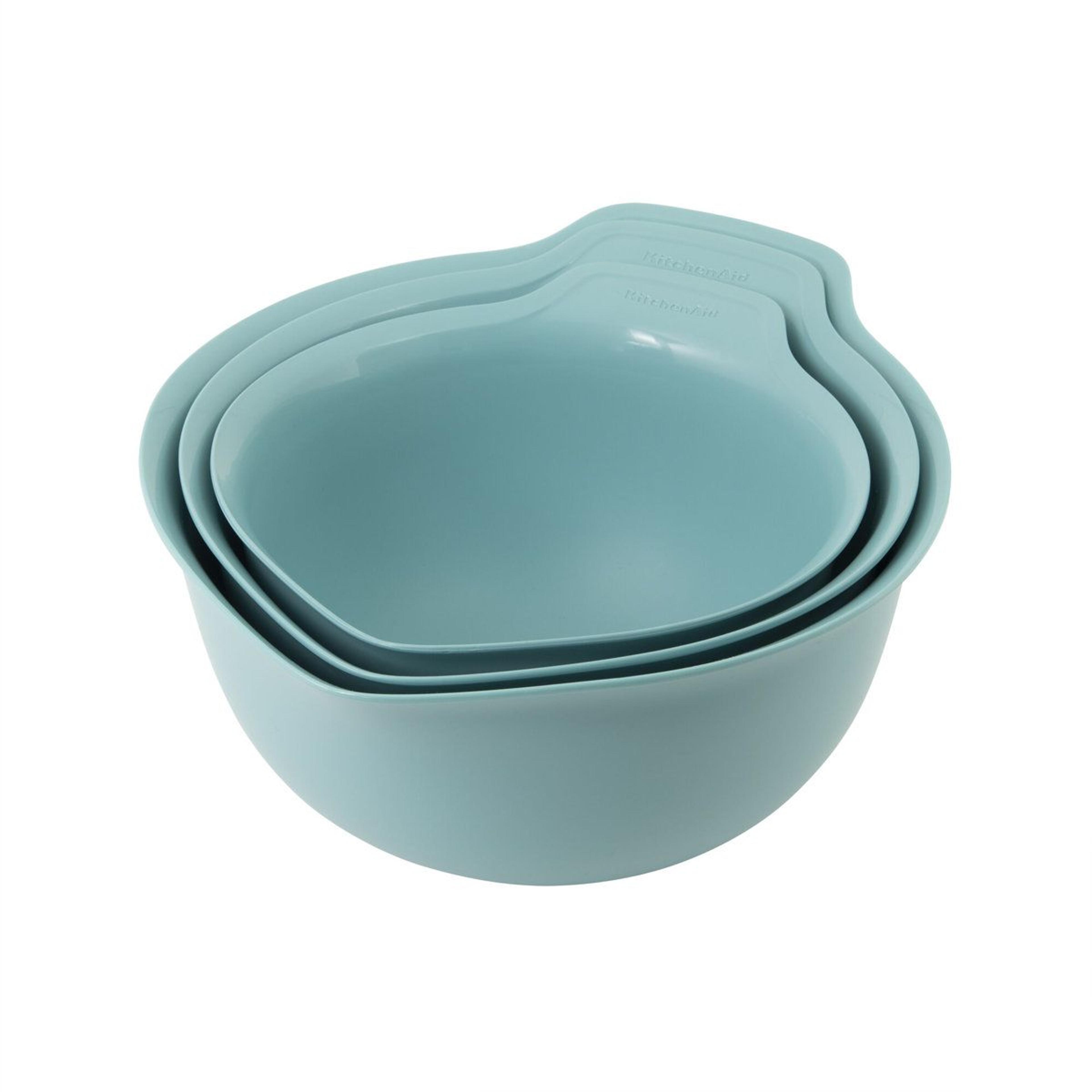 3-piece plastic nesting mixing bowl set with non-slip bases and pour spouts