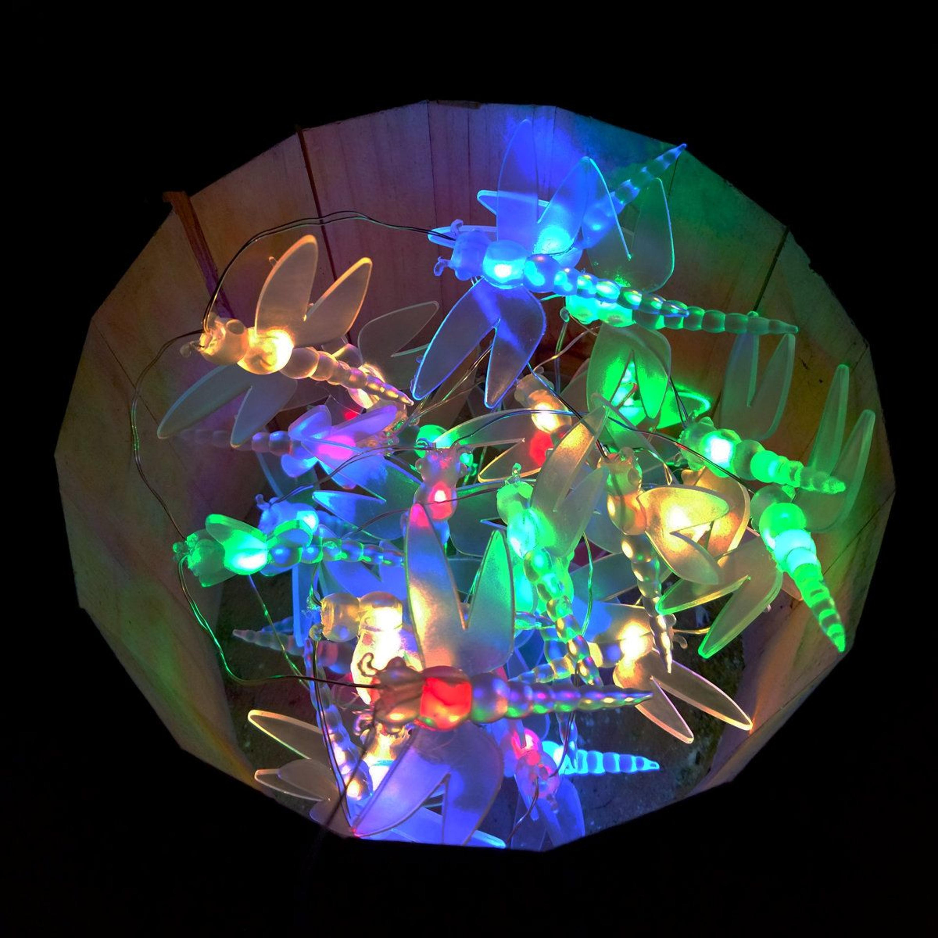 solar powered dragonfly string lights with 30 leds and 8 lighting modes