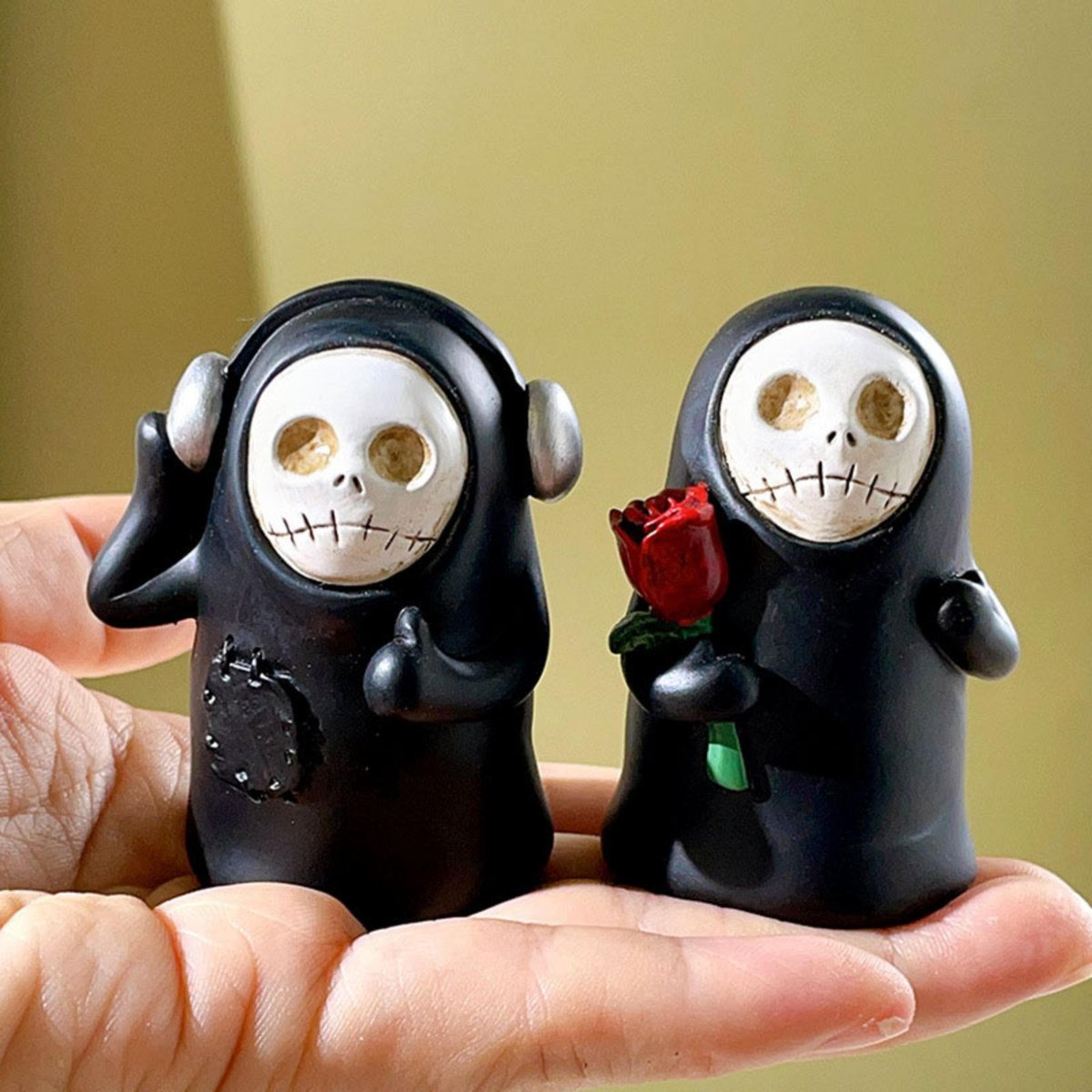 Halloween Ghost Figurines Resin Tabletop Decorations With Four Unique Ghost Poses 3