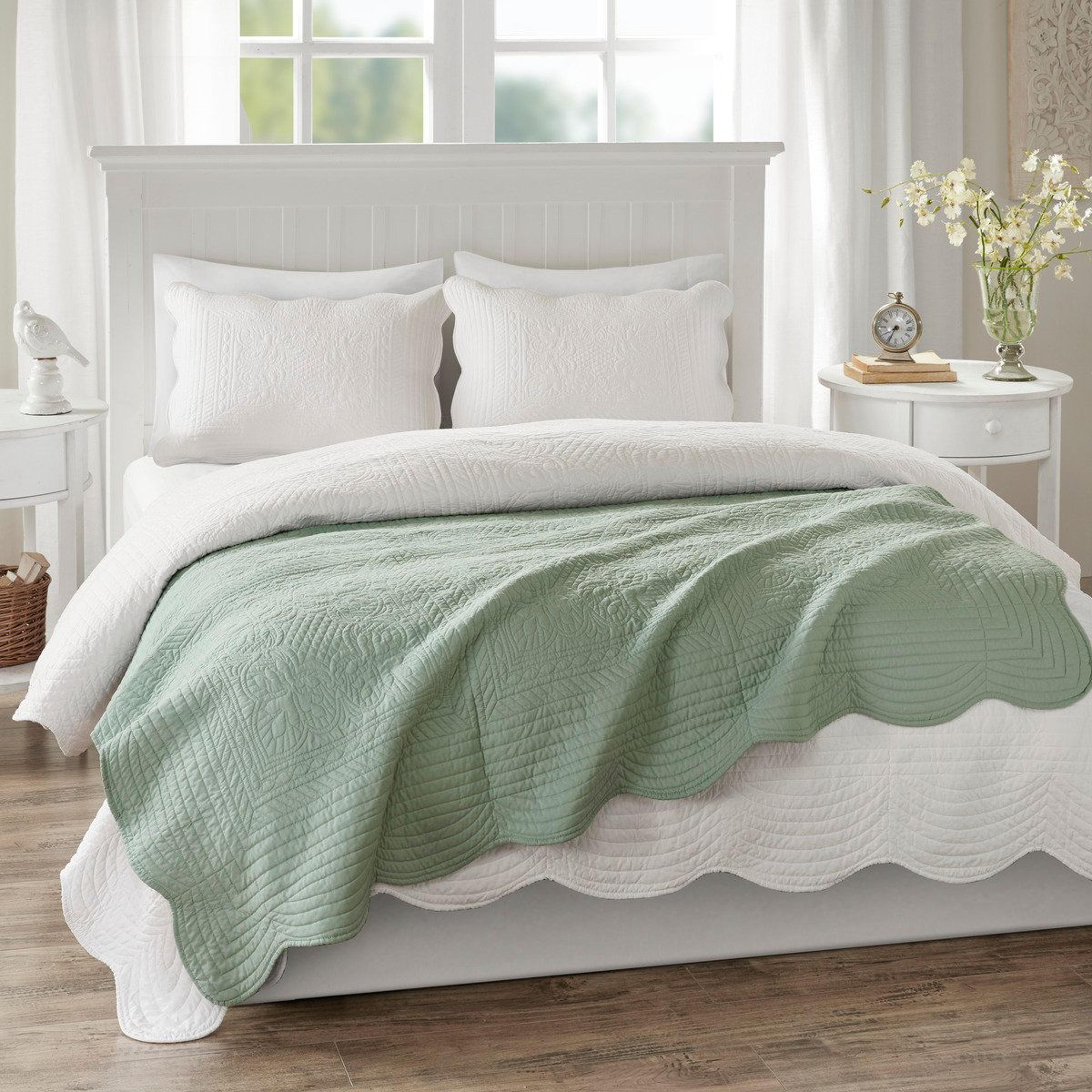 Oversized Quilted Throw Blanket With Scalloped Edges 60 X 72 Inches 3