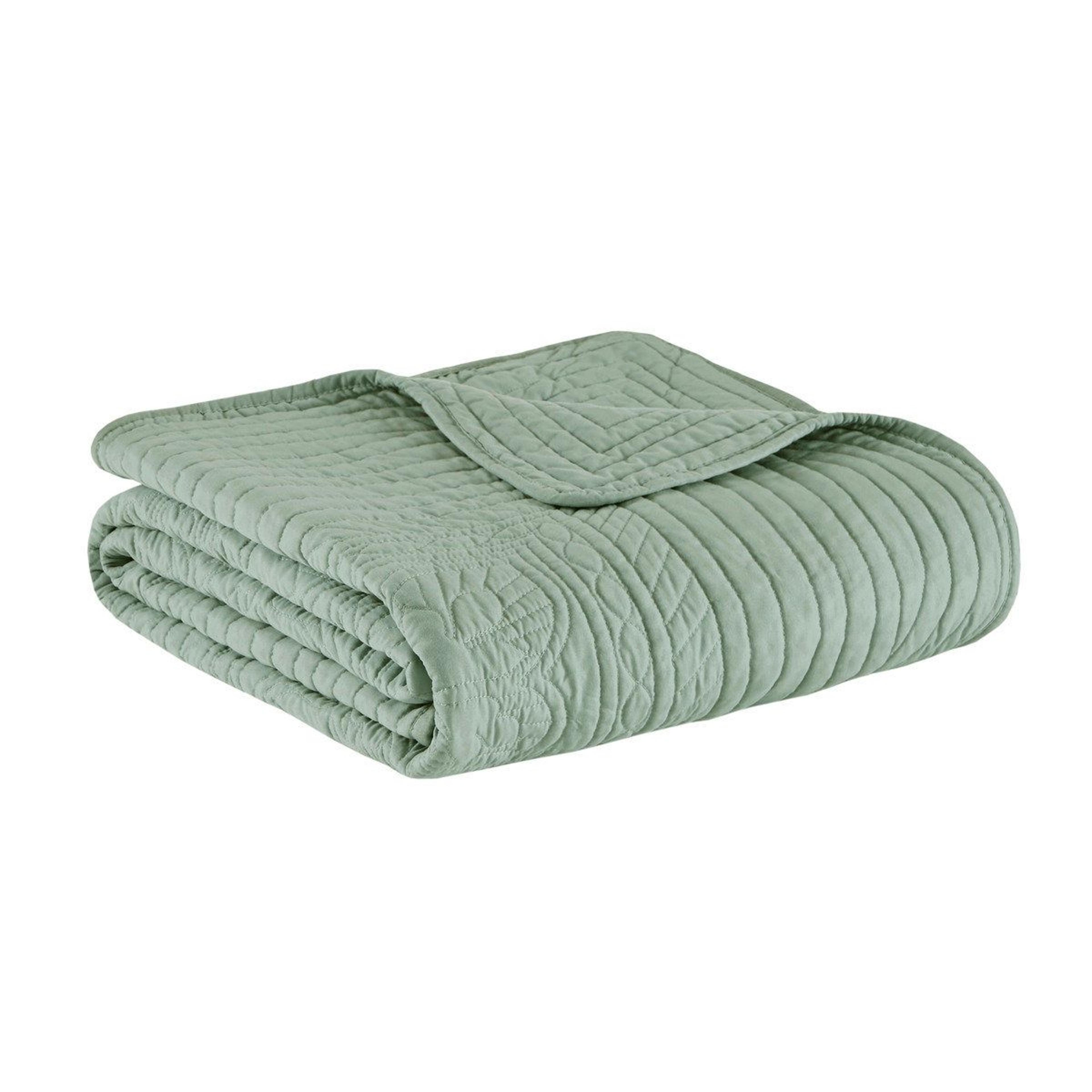oversized quilted throw blanket with scalloped edges 60 x 72 inches