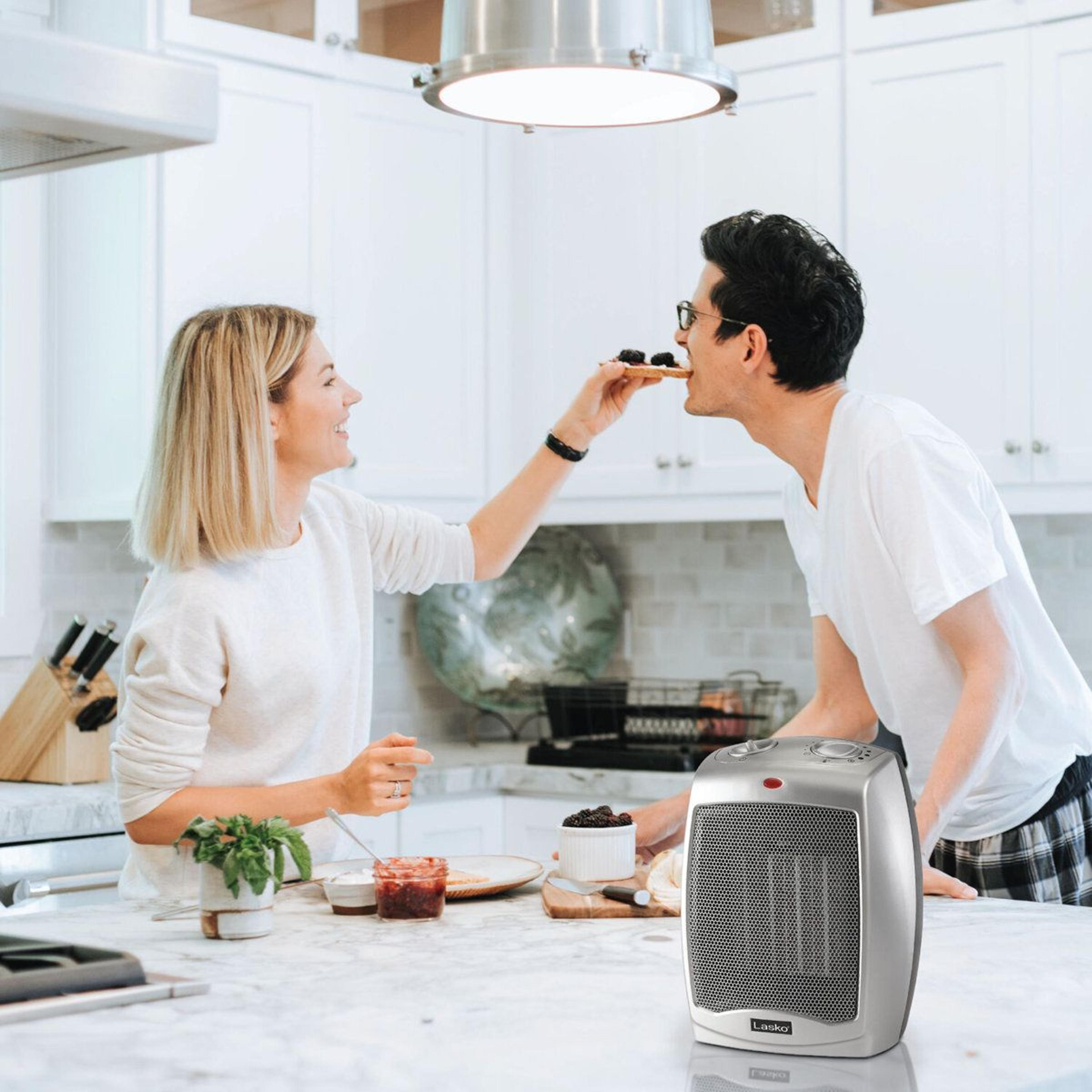 1500W Ceramic Space Heater With Adjustable Thermostat And Overheat Protection 3