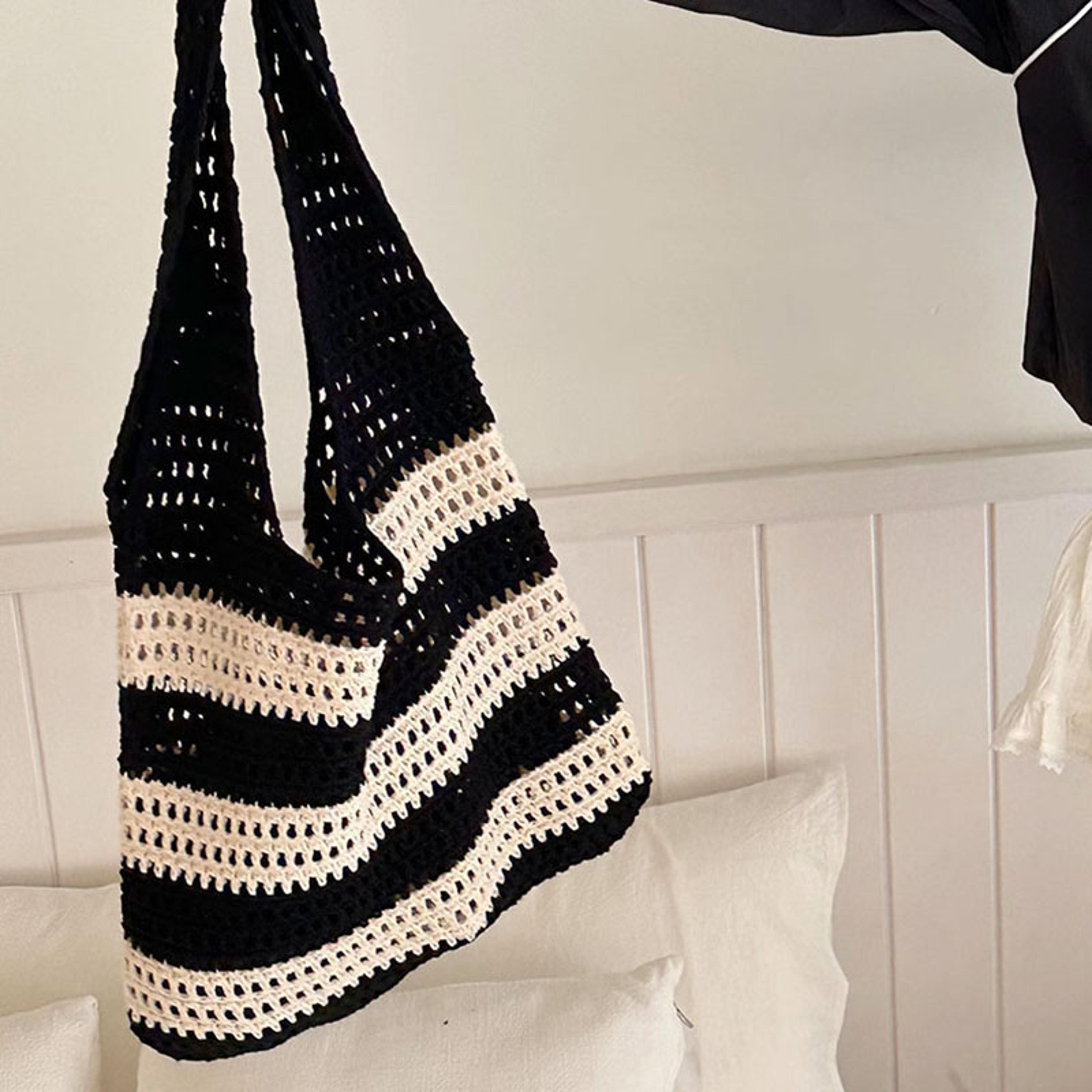 Aesthetic Contrast Stripe Knit Tote Bag 8