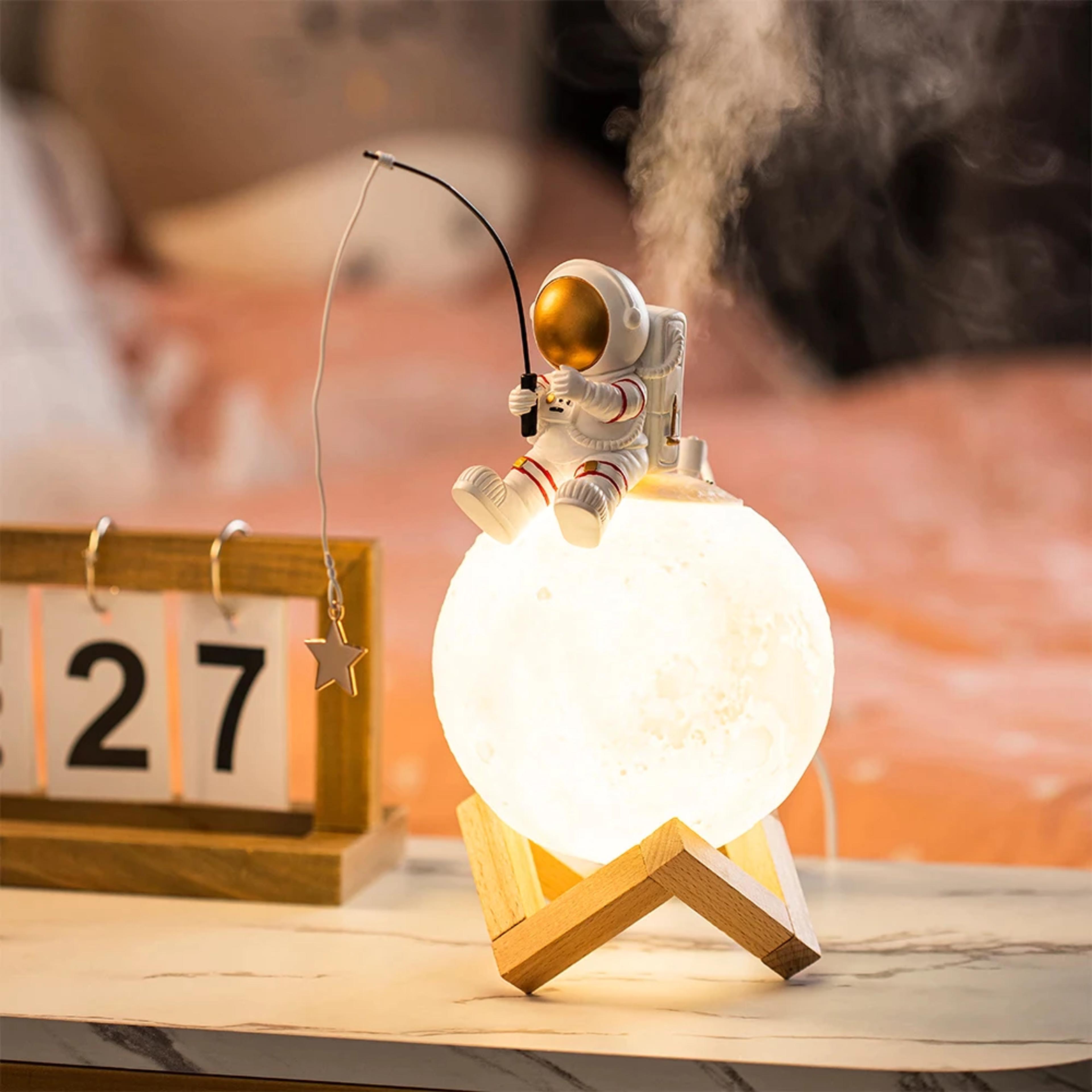 astronaut on the moon humidifier