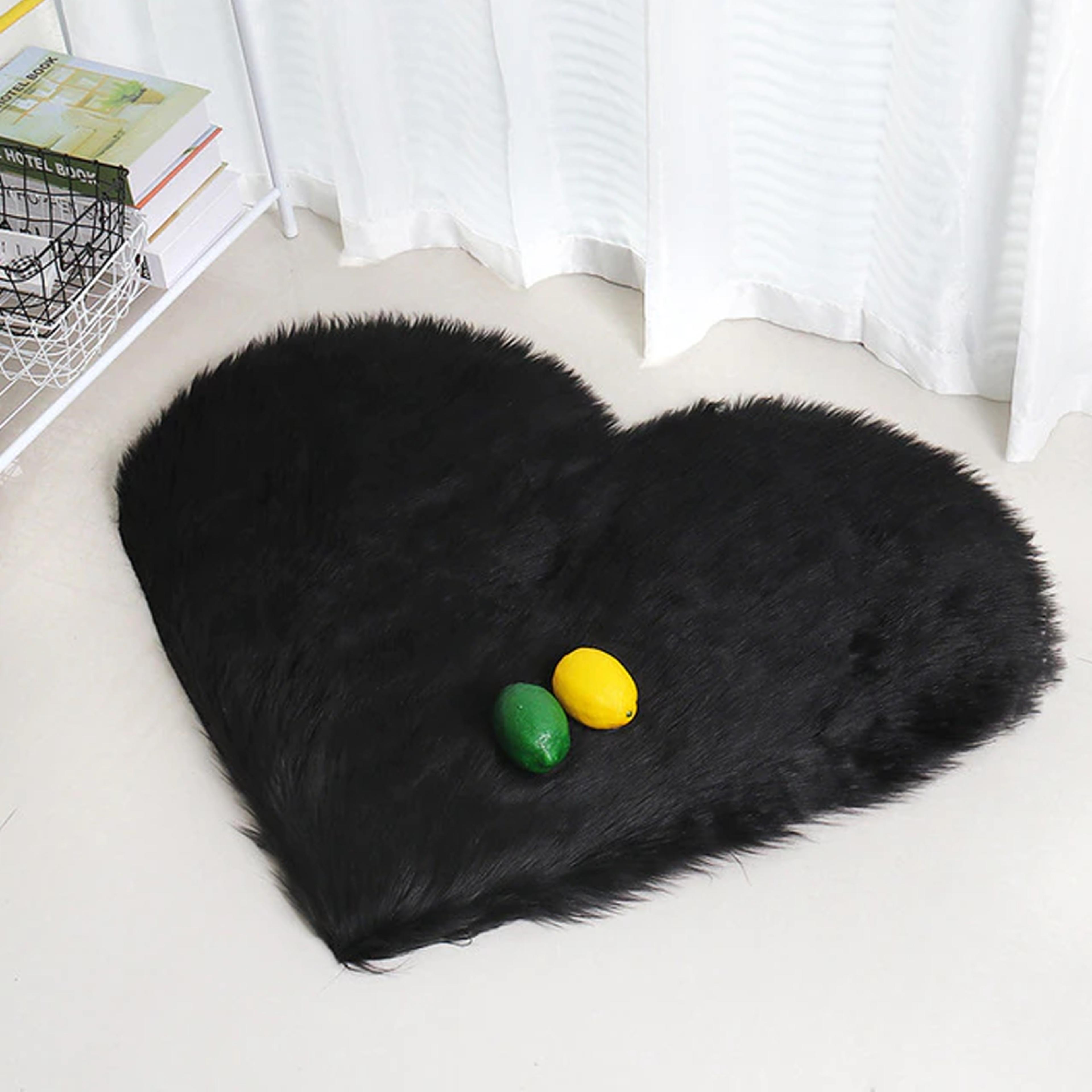 heart shaped area rug, plush faux-fur carpet for living room & bedroom, home decor