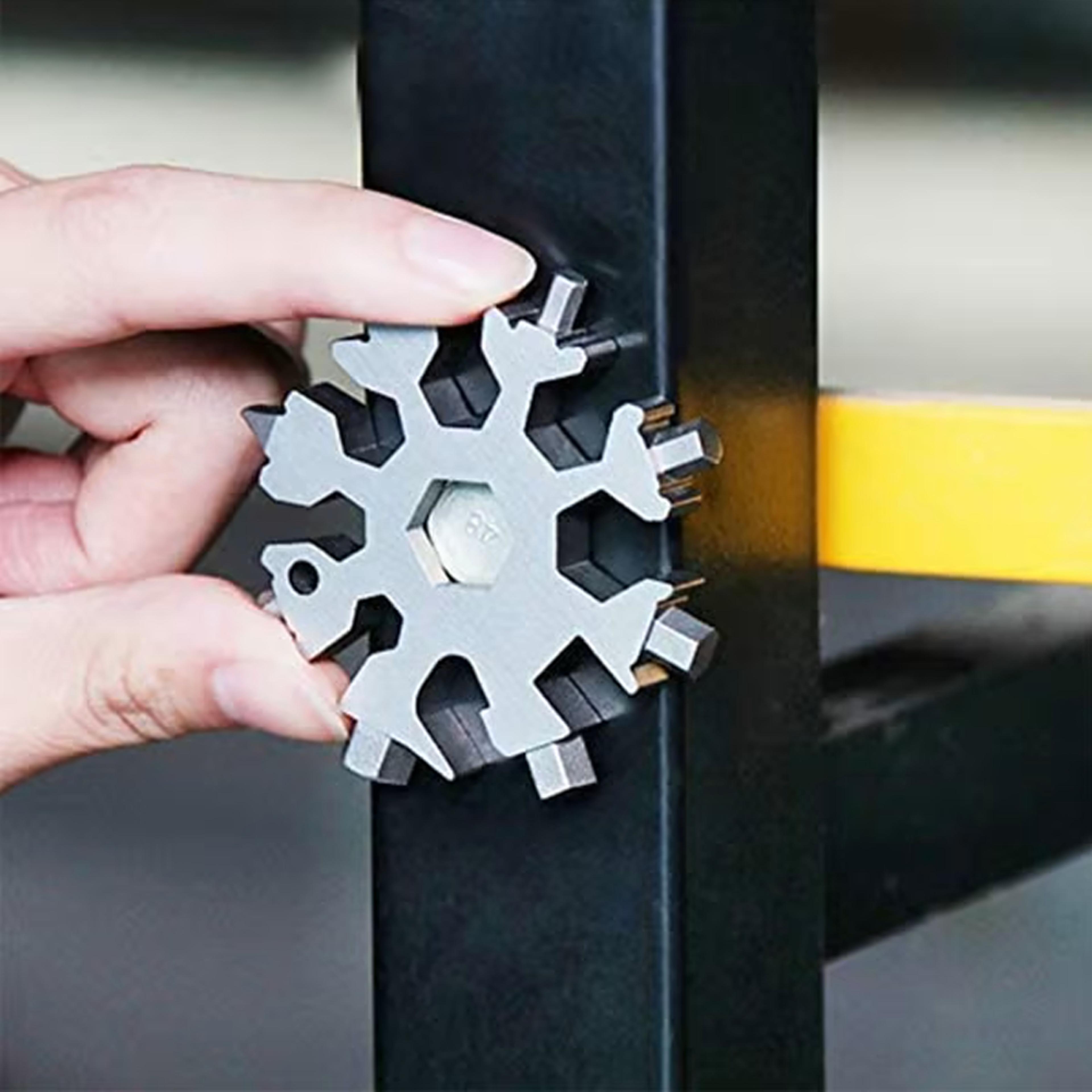 18in1stainlesssteelsnowflakesmultitool4.png