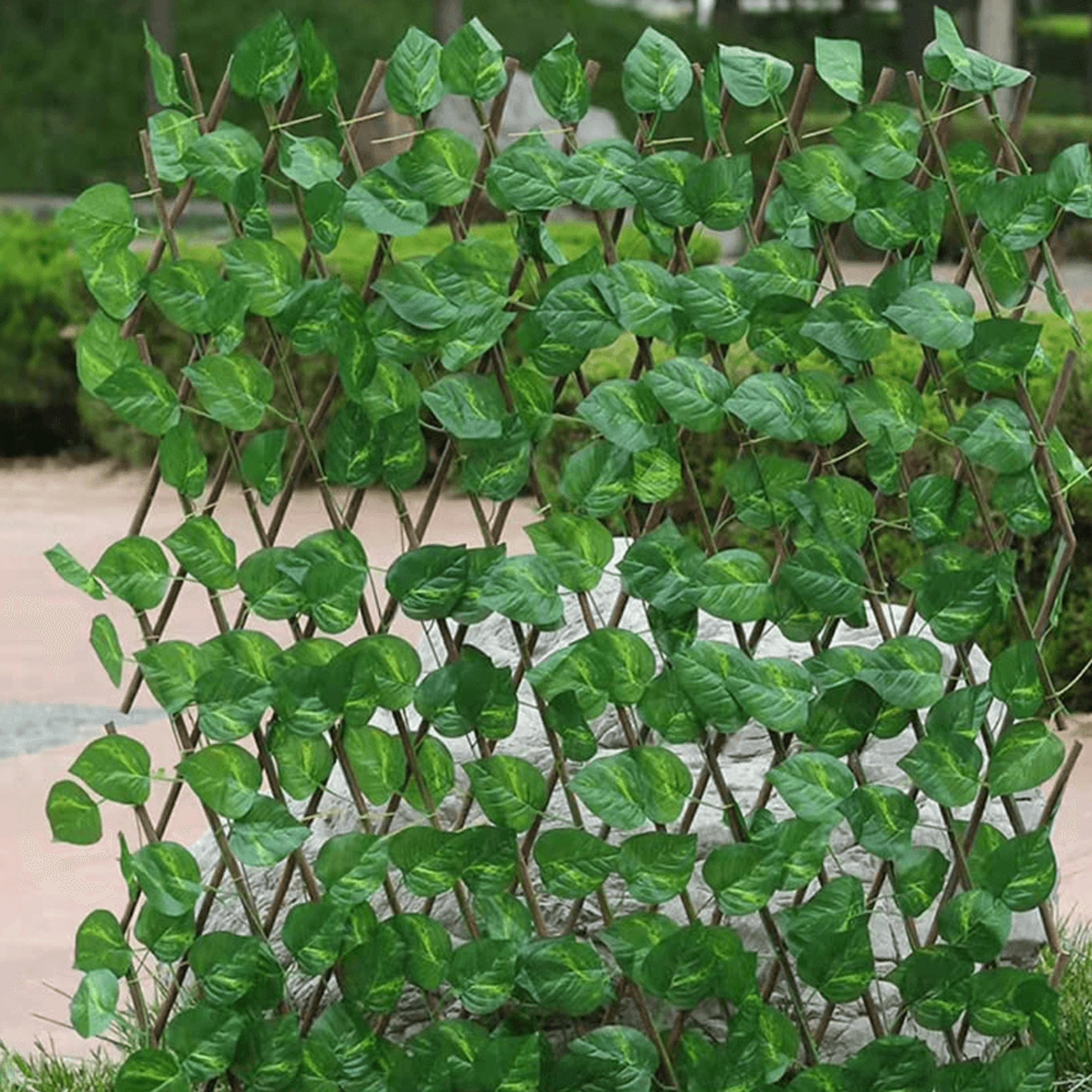 retractable fence with leaves