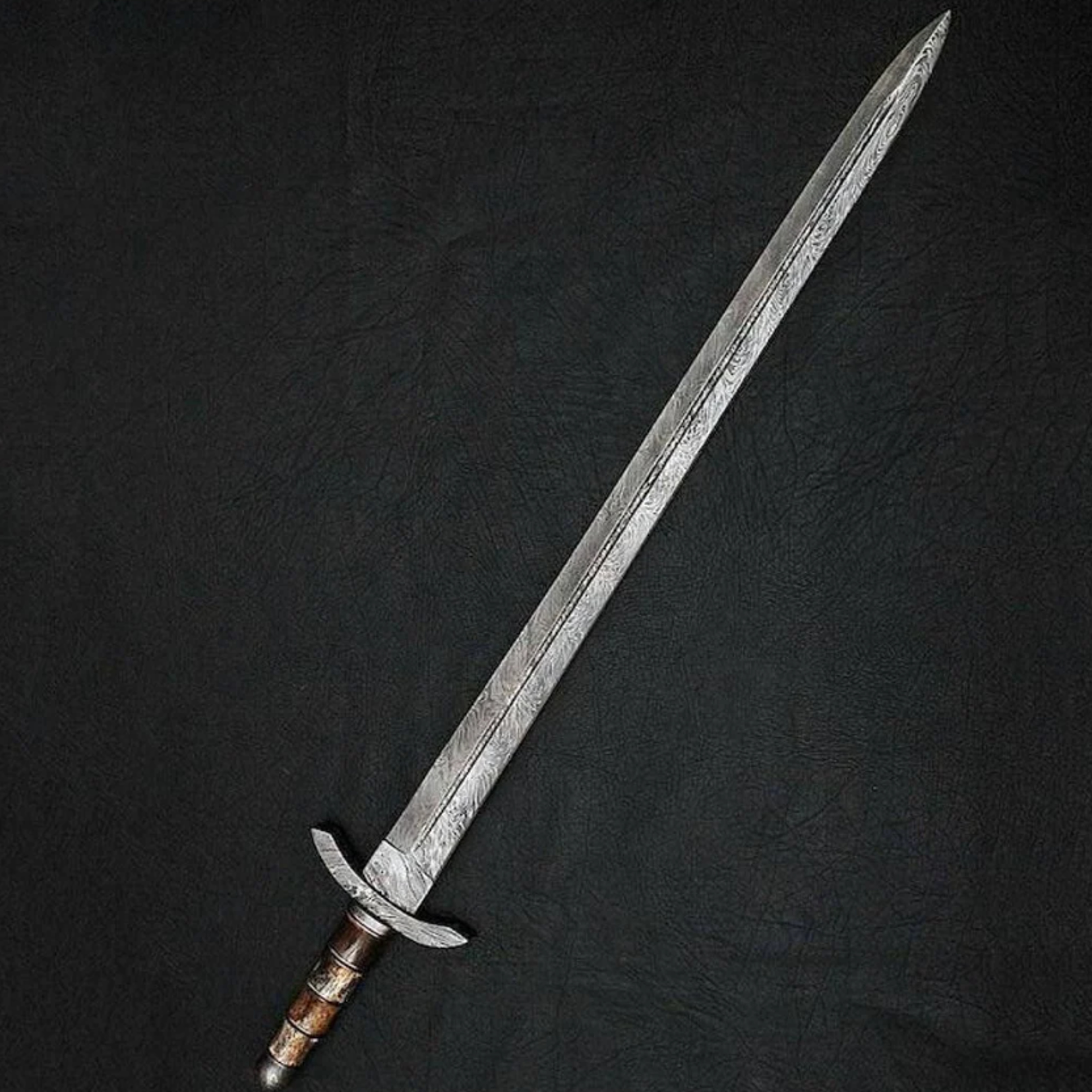 damascus steel swords, hunting swords, double edges, battle ready sword