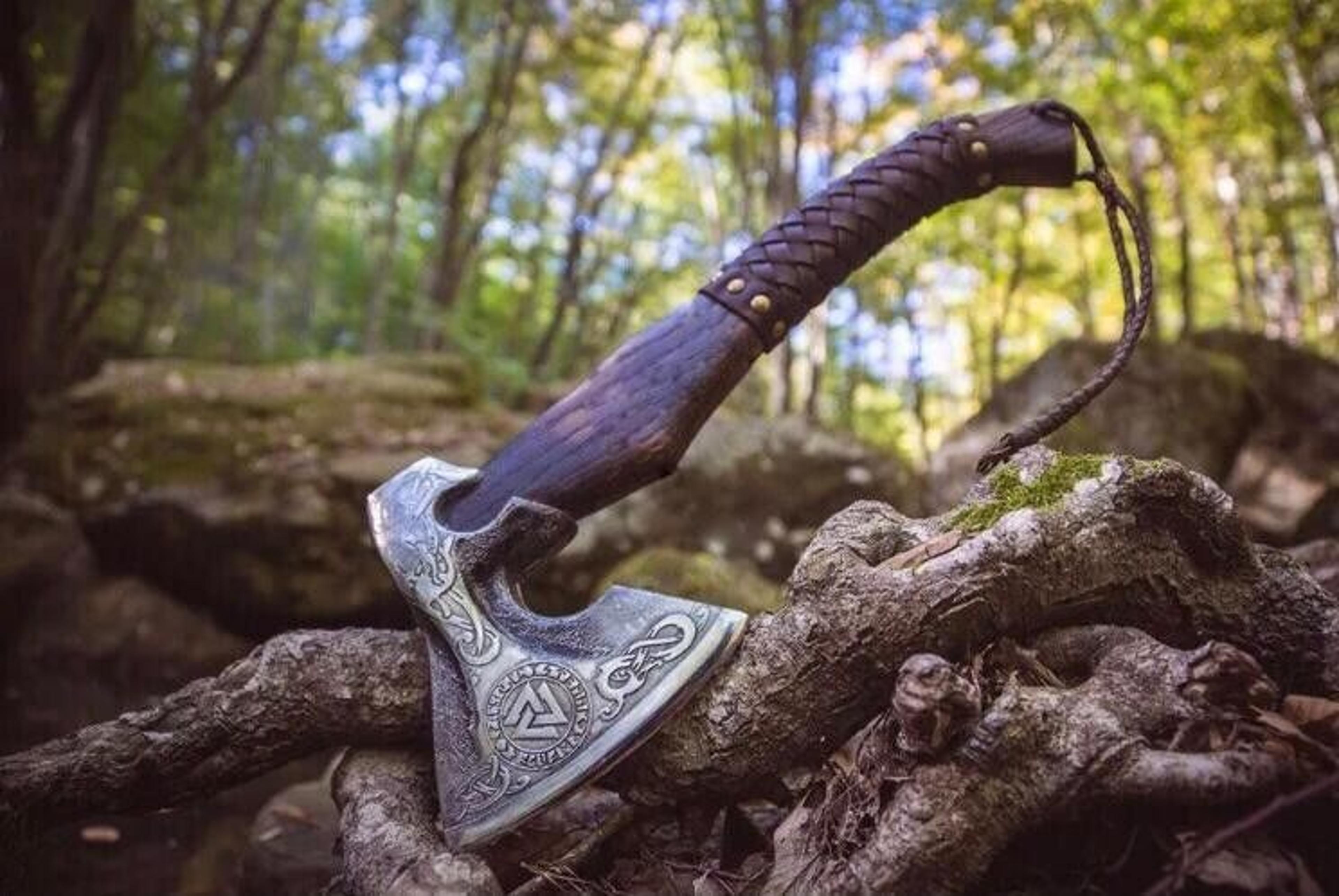 handmade viking throwing axe | carbon steel blade with rosewood handle, 4.3 cutting edge, leather sheath | perfect gift
