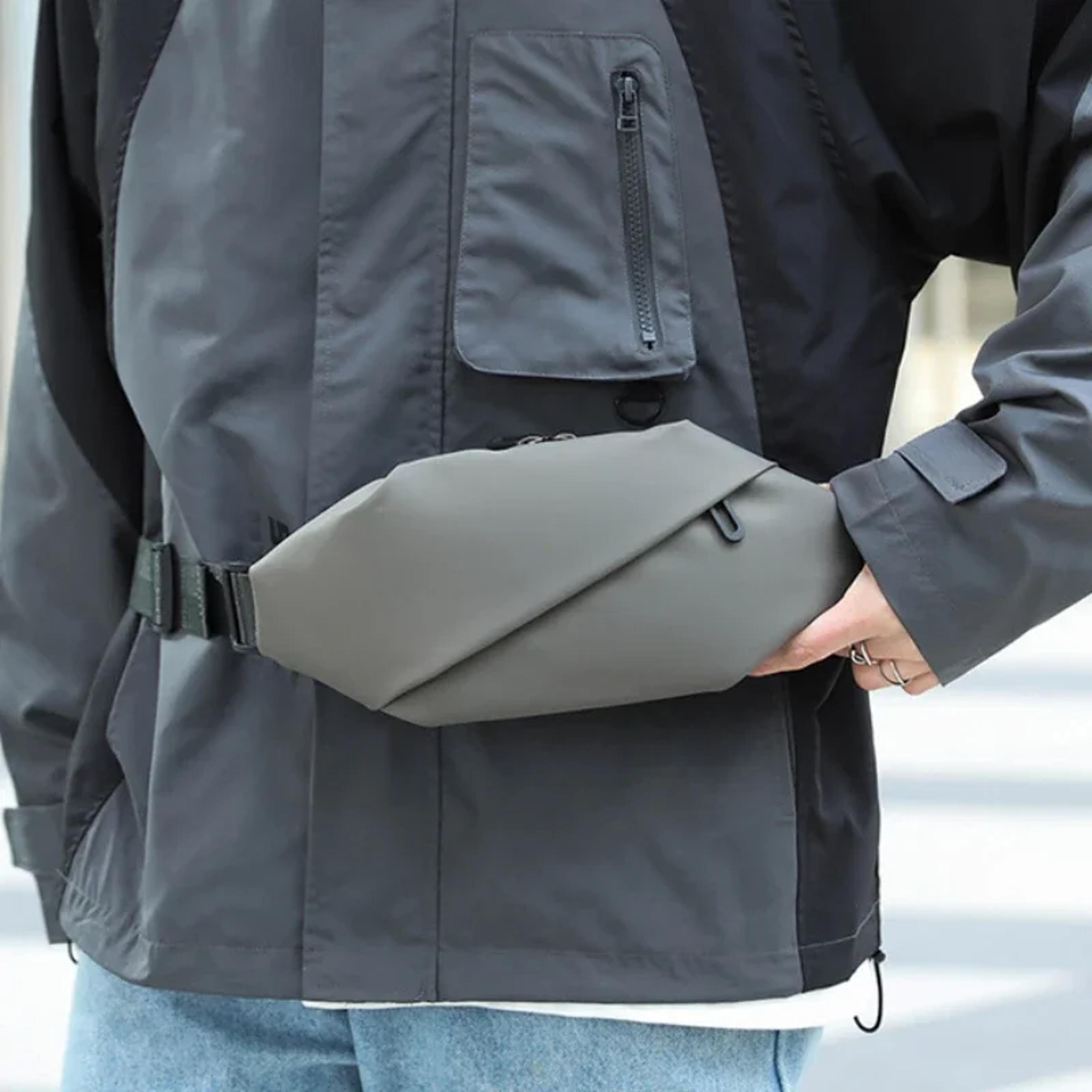 Stylish Waterproof Fanny Pack For Men Minimalist Waist Bag For Running Jogging And Outdoor Sports 4