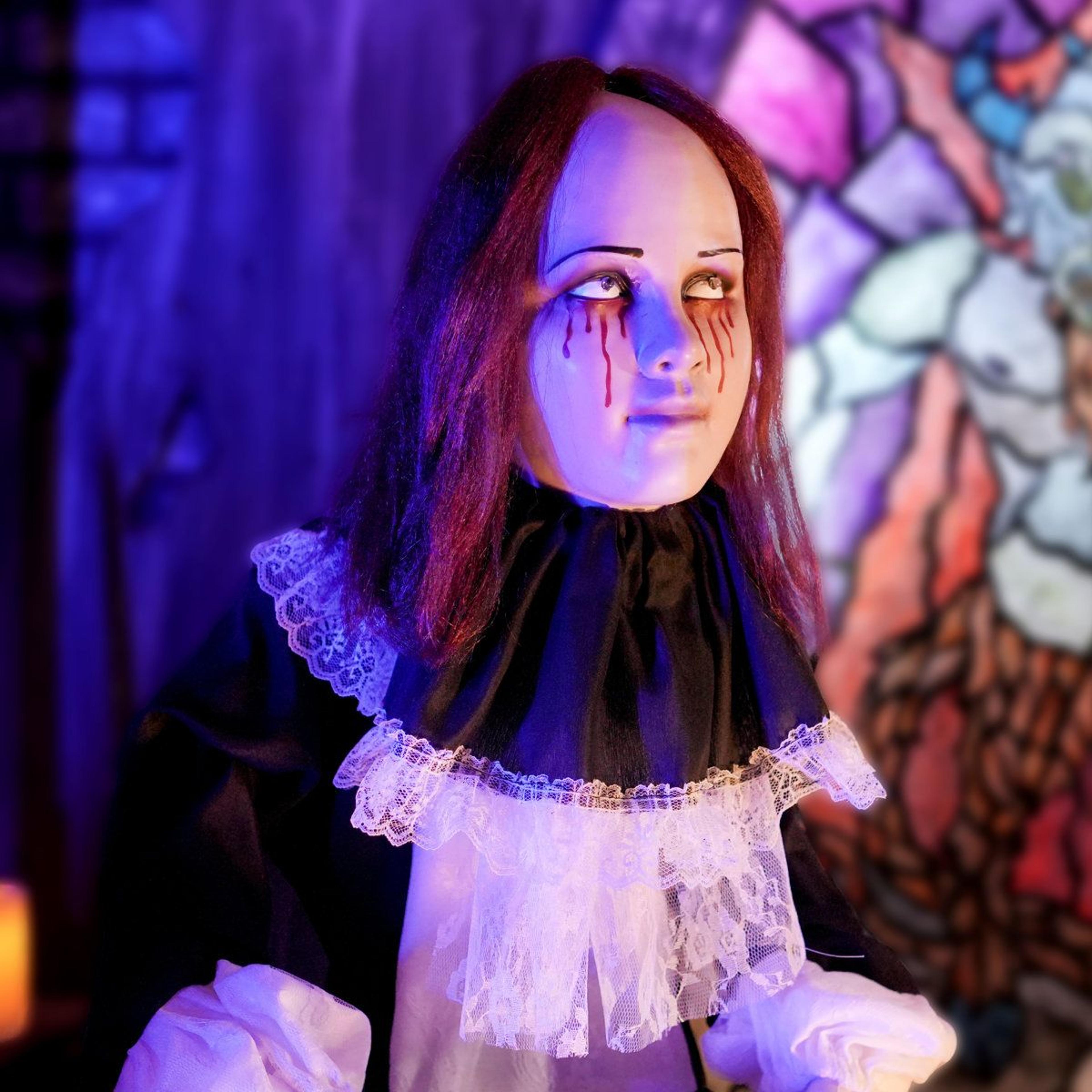 Animated Creepy Lady Halloween Animatronic With Dropping Head And LED Lights 5