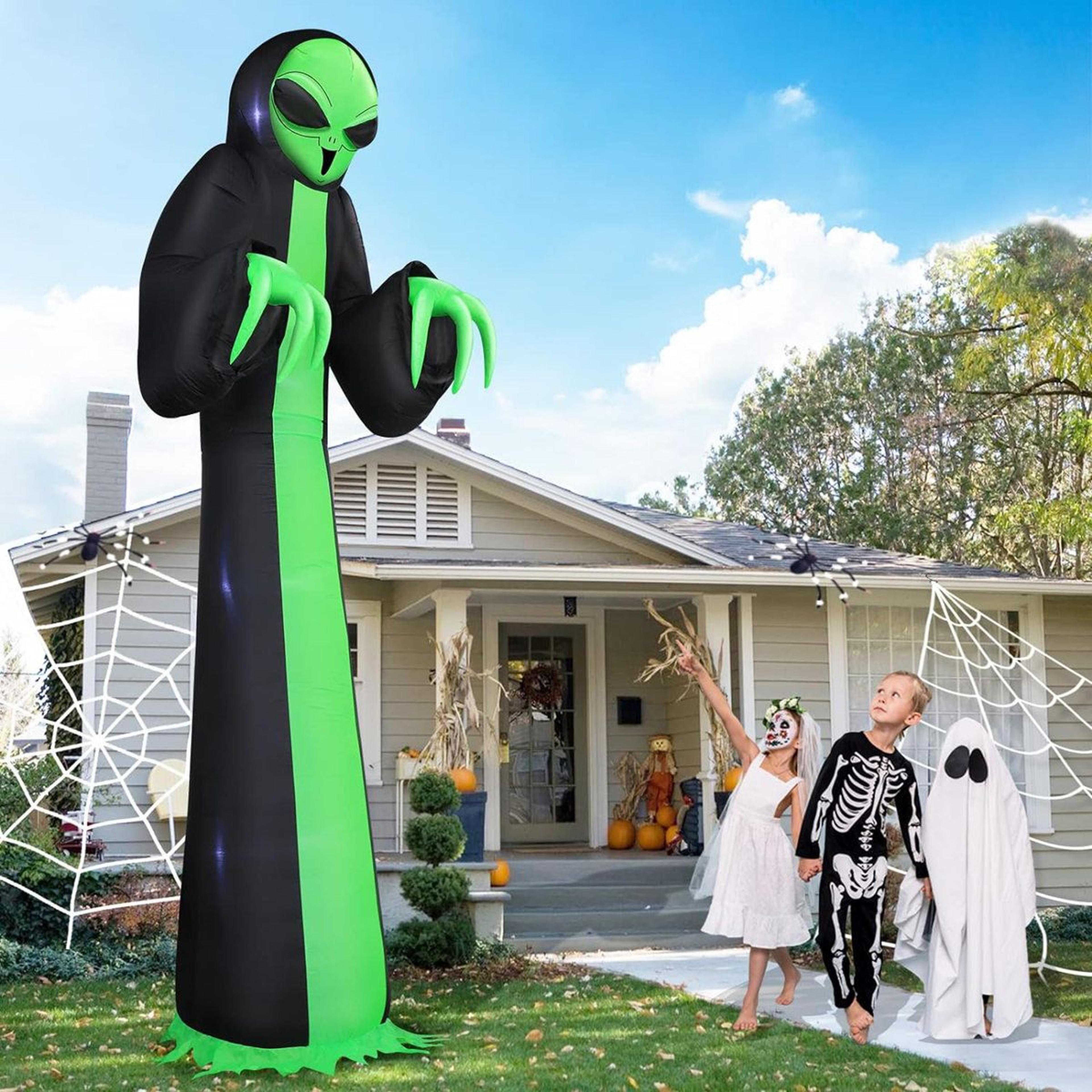Halloween Inflatable Outdoor Decoration With LED Lights And Stakes 5