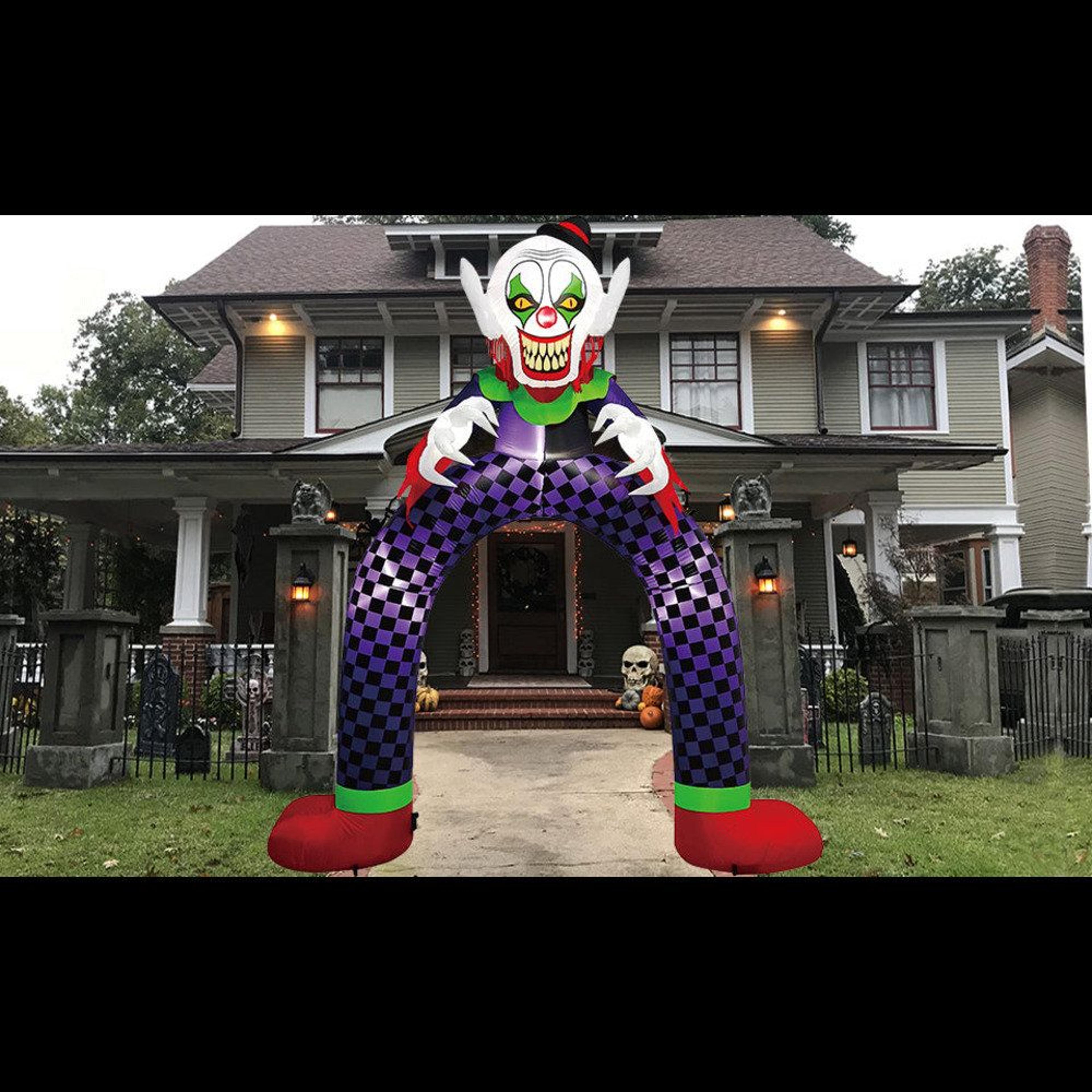 Staked Halloween Inflatable Outdoor Decoration With LED Lights 4