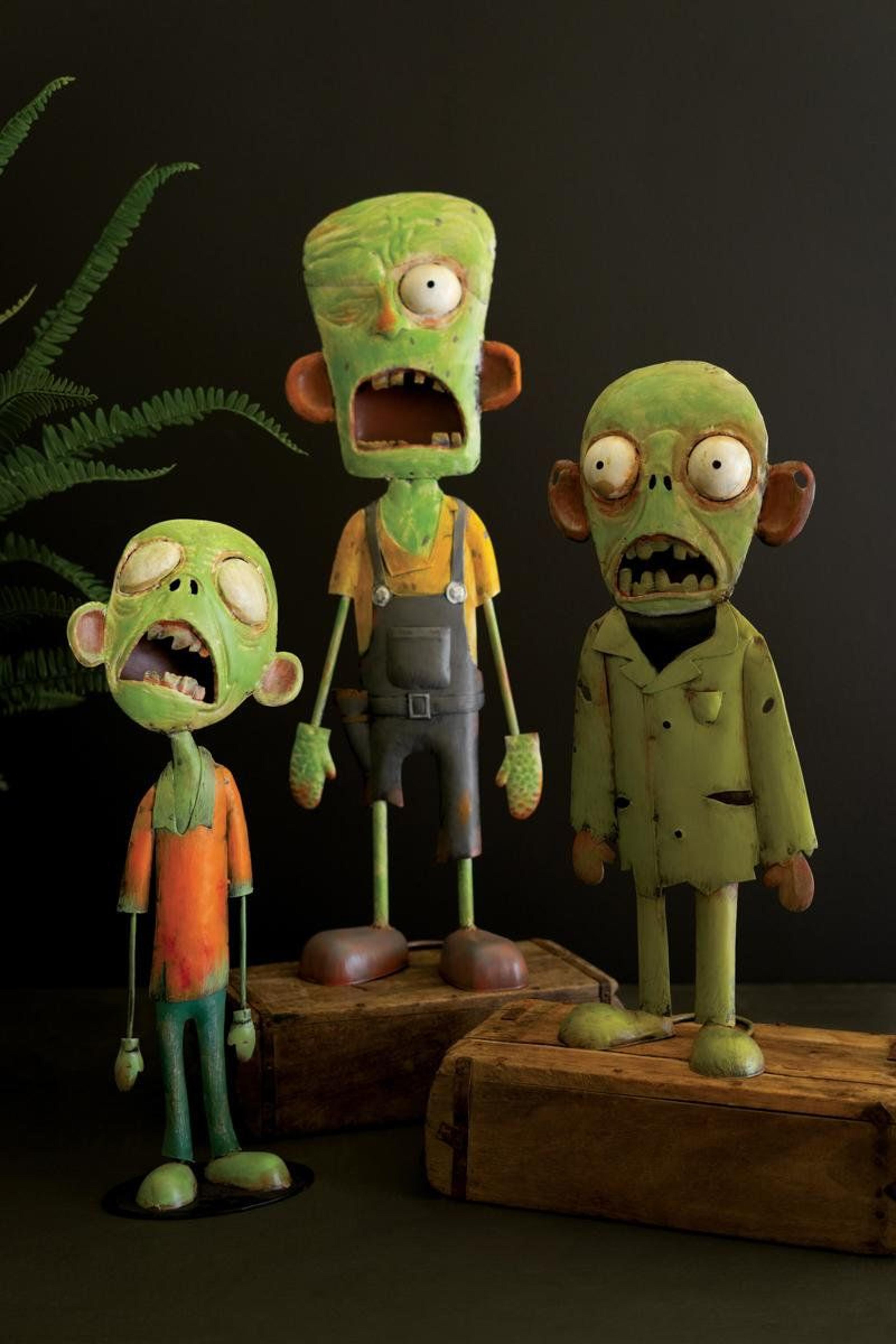Halloween Spooky Creature Decorations For Indoor Display 3