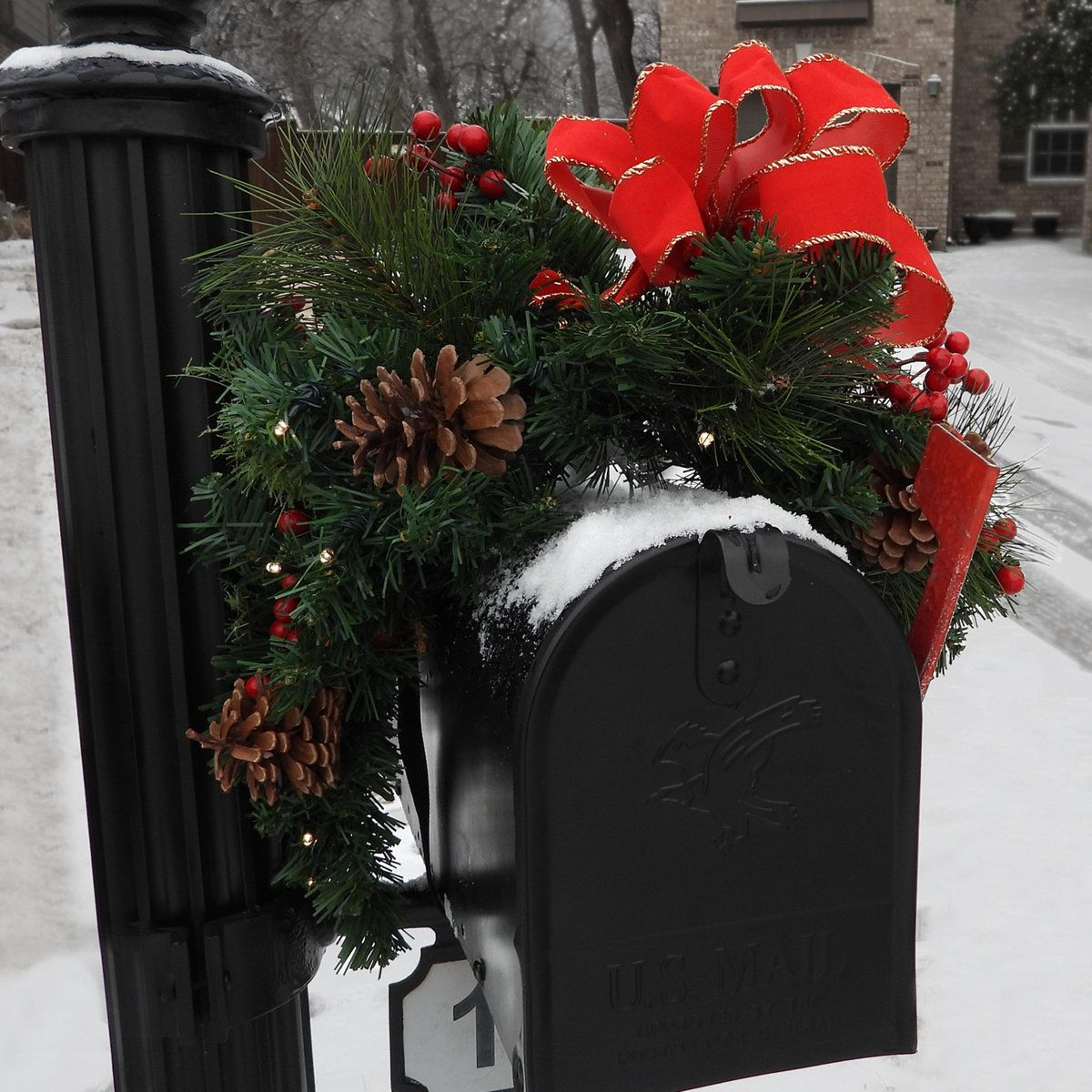 Christmas Mailbox Swag With Warm White LED Lights 1