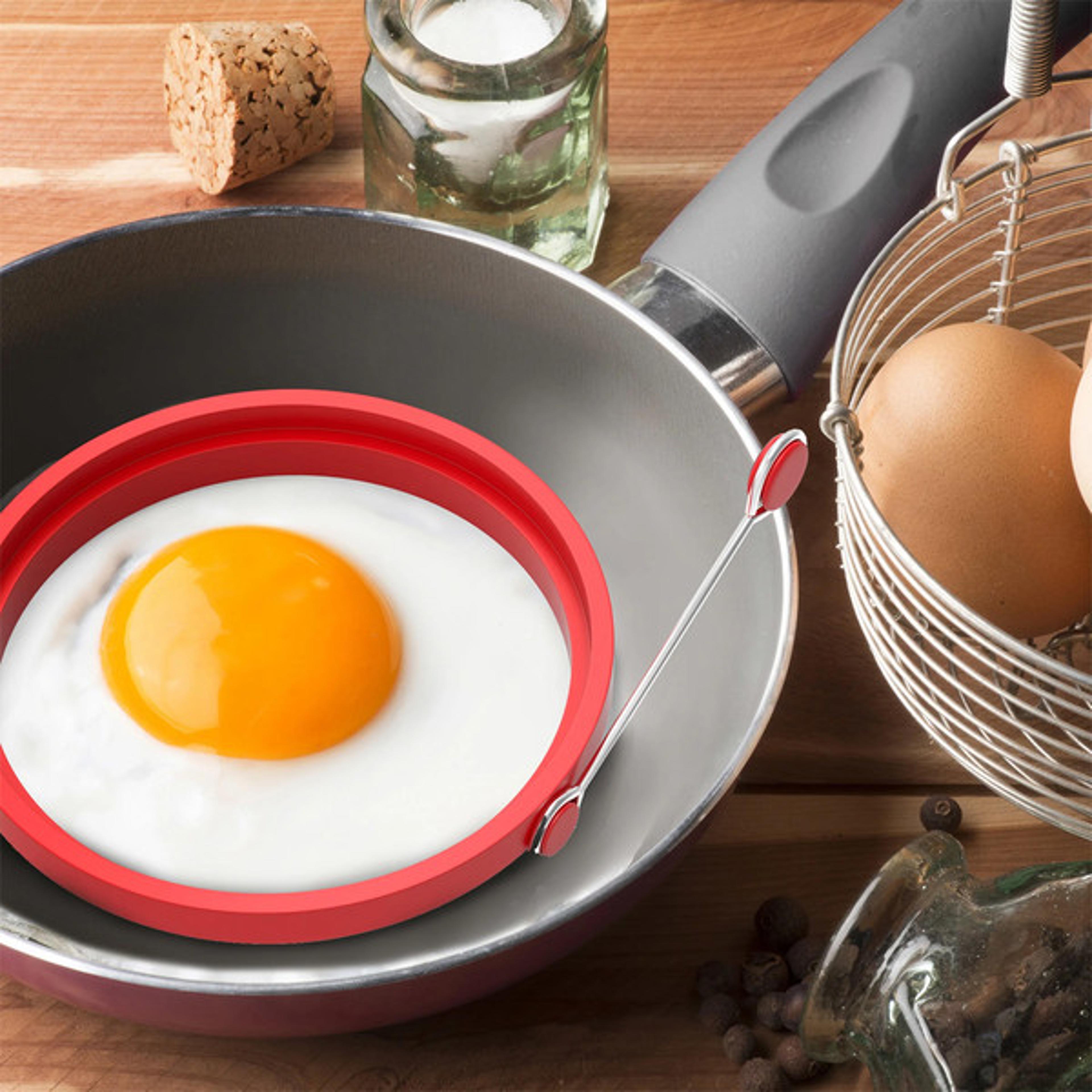 4 round silicone egg rings for cooking eggs