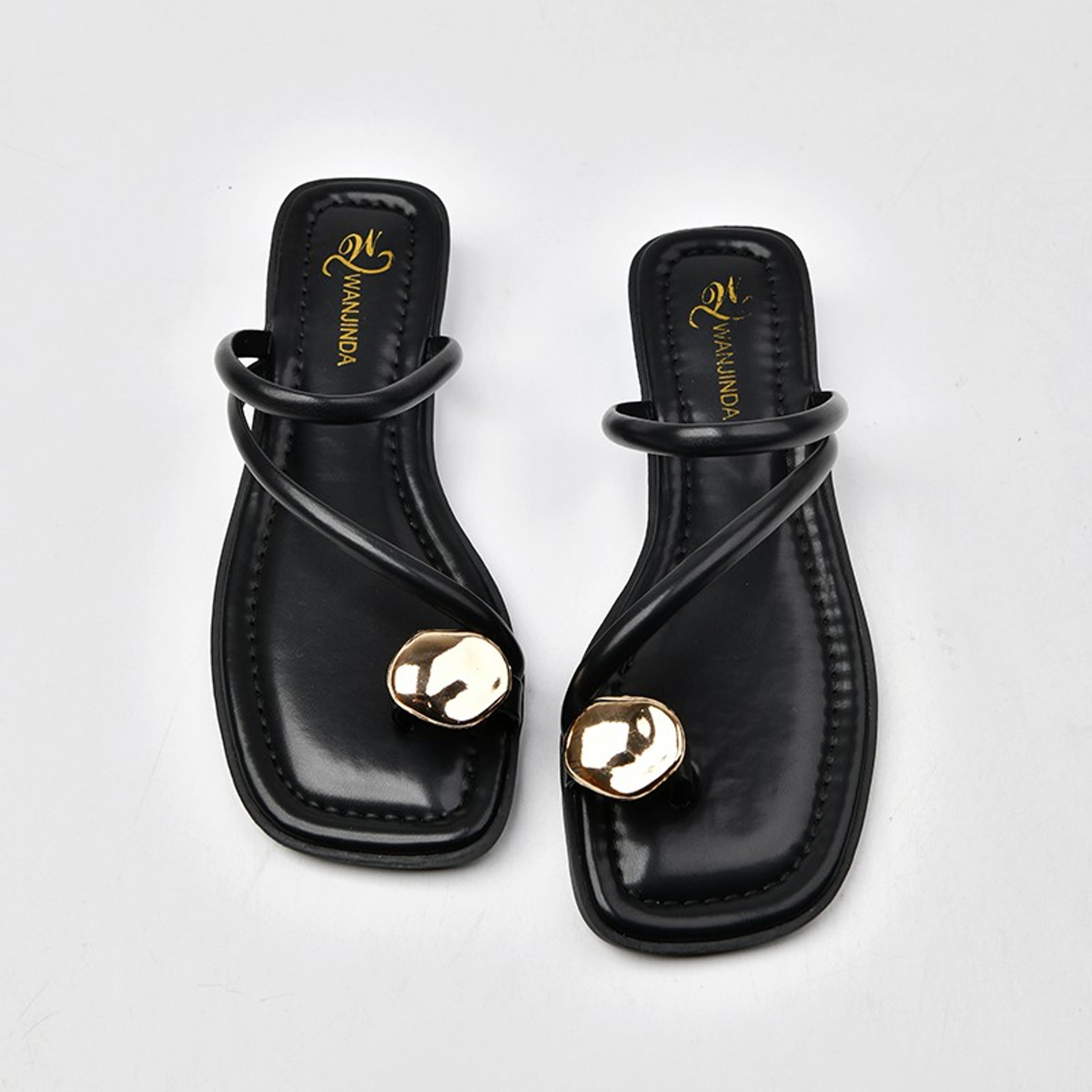 women's retro flip flop sandals with low square heel and metal accent