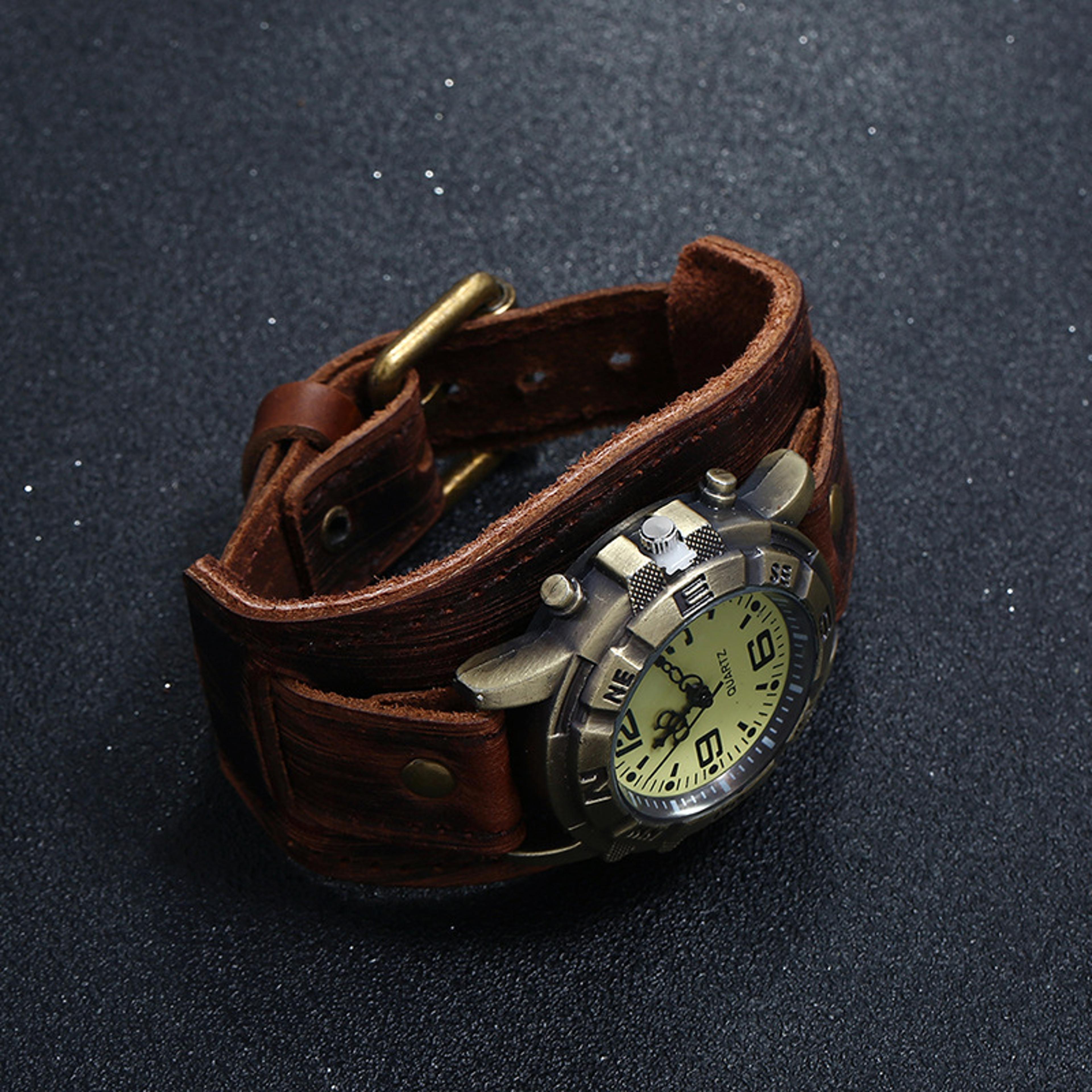 Men Leather Cuff Watch Retro Punk Style Quartz Bracelet Watch 2
