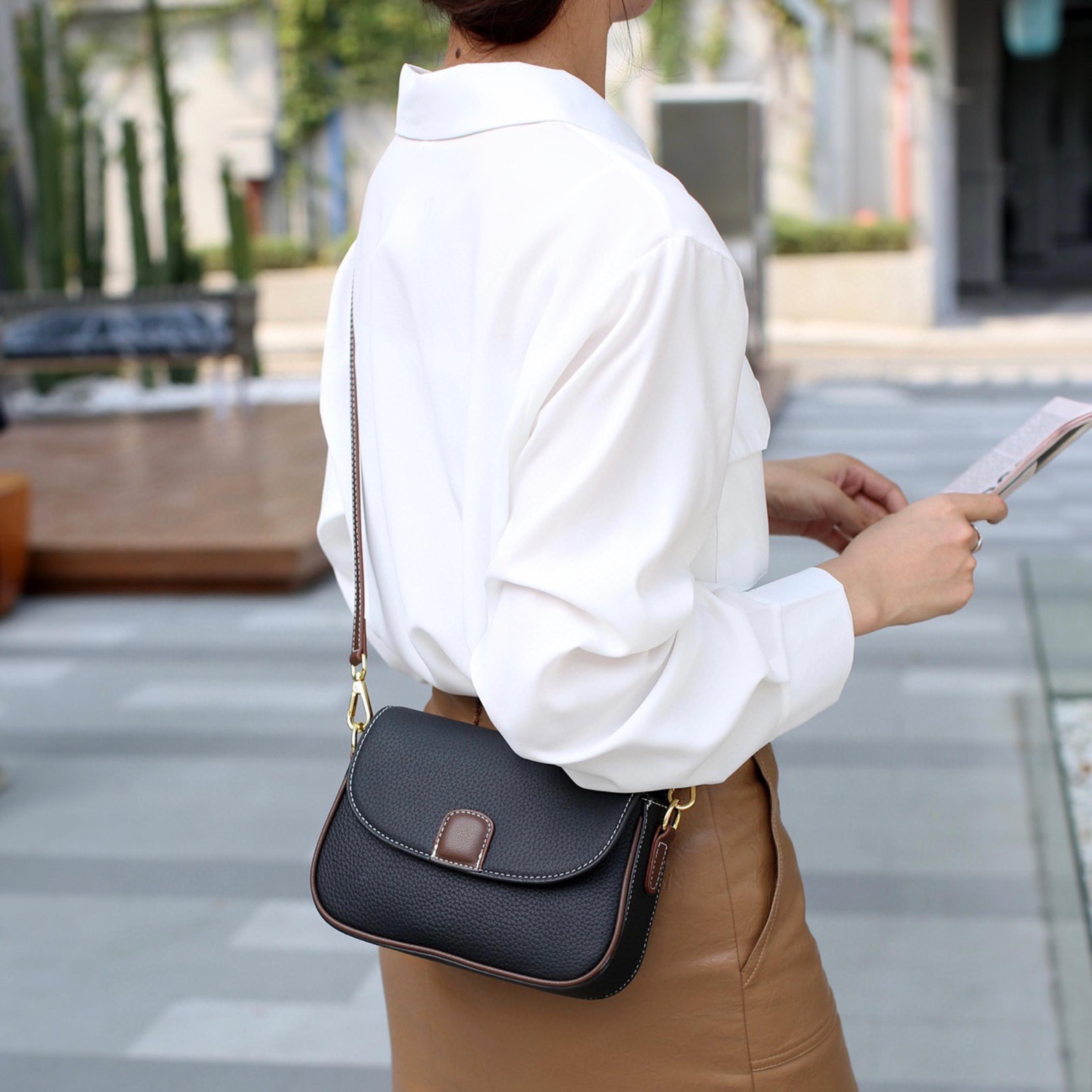 luxe contrast flap crossbody bag for women with pu leather shoulder strap
