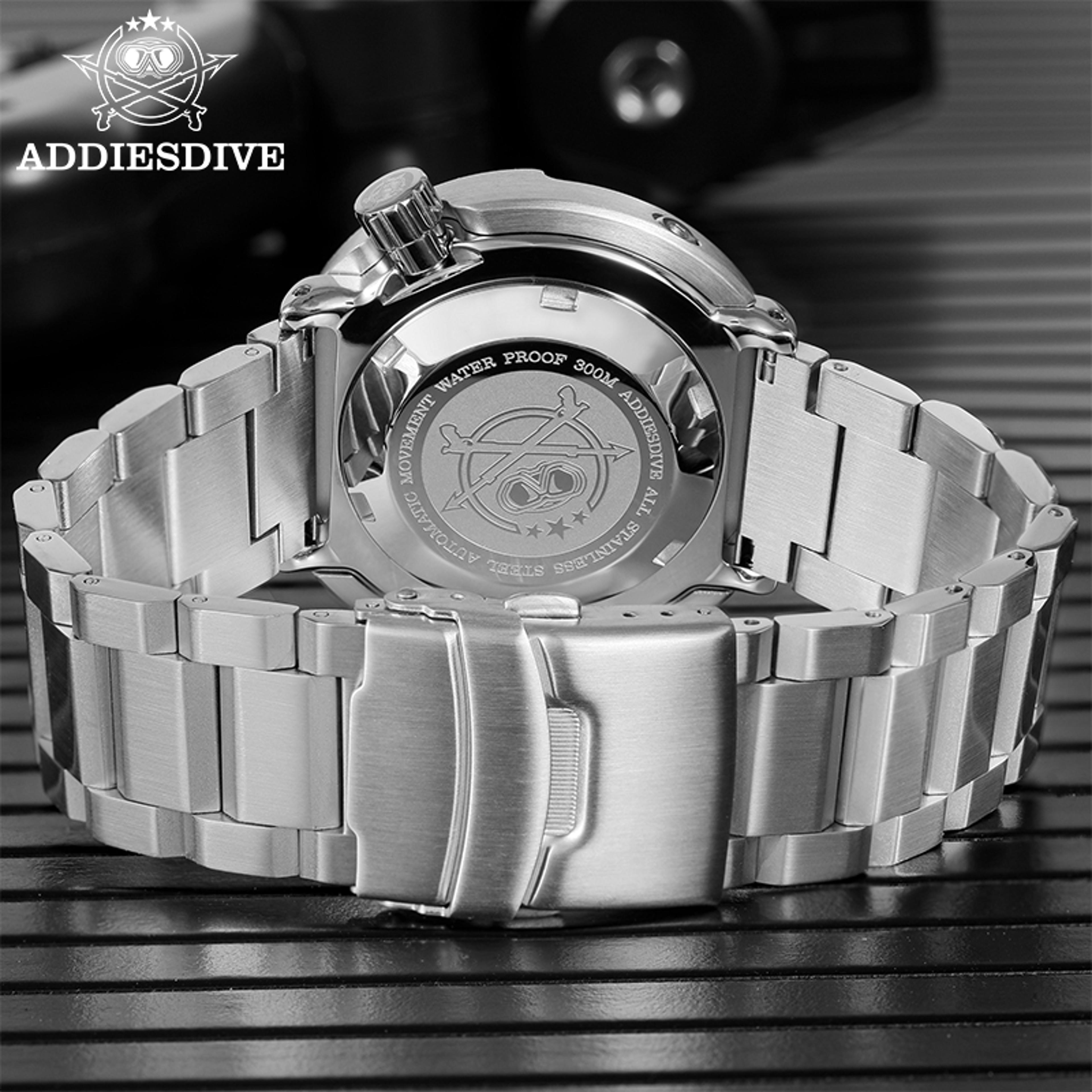 Mens Mechanical Watch With Sapphire Glass Stainless Steel Diving Design 5