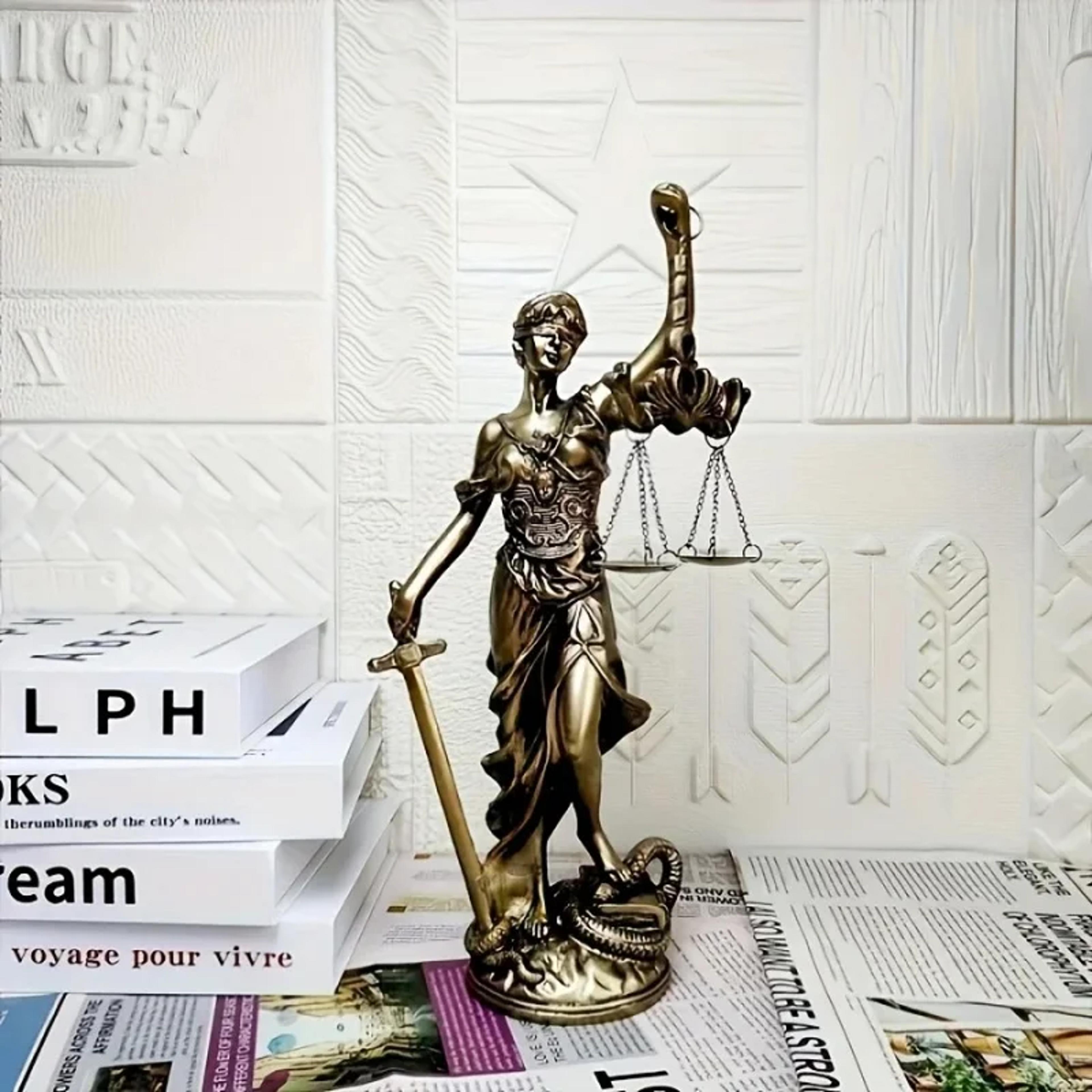 Justice Goddess Statue Creative Retro Round Bottom Lawyer Office Ornament Desk Decor Gift 2