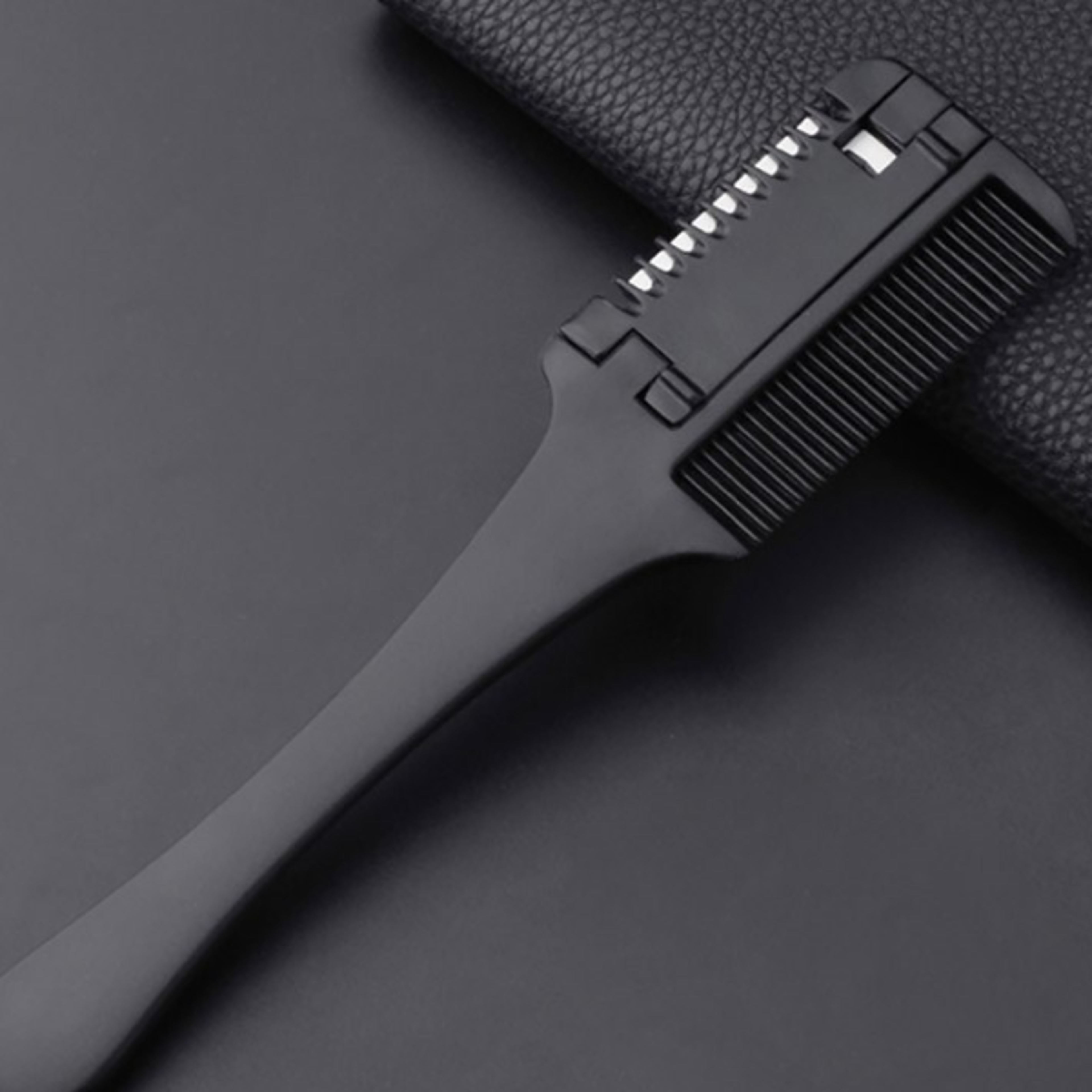 carbon fiber hair comb with razor blades, professional salon hairdressing brush for diy styling