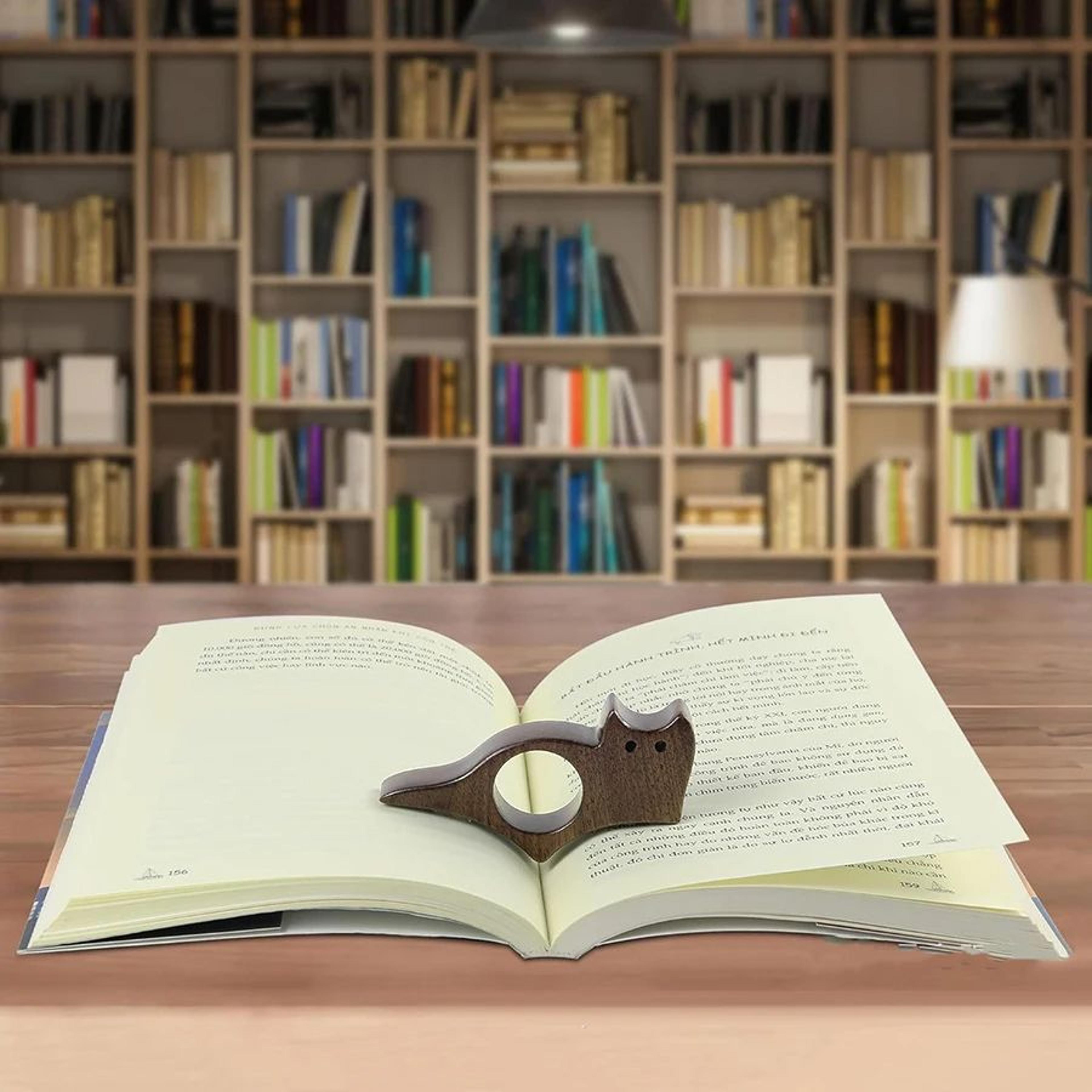 wooden pet cat dog reading bookmark, cute animal book page holder for students, school supplies, and book lovers