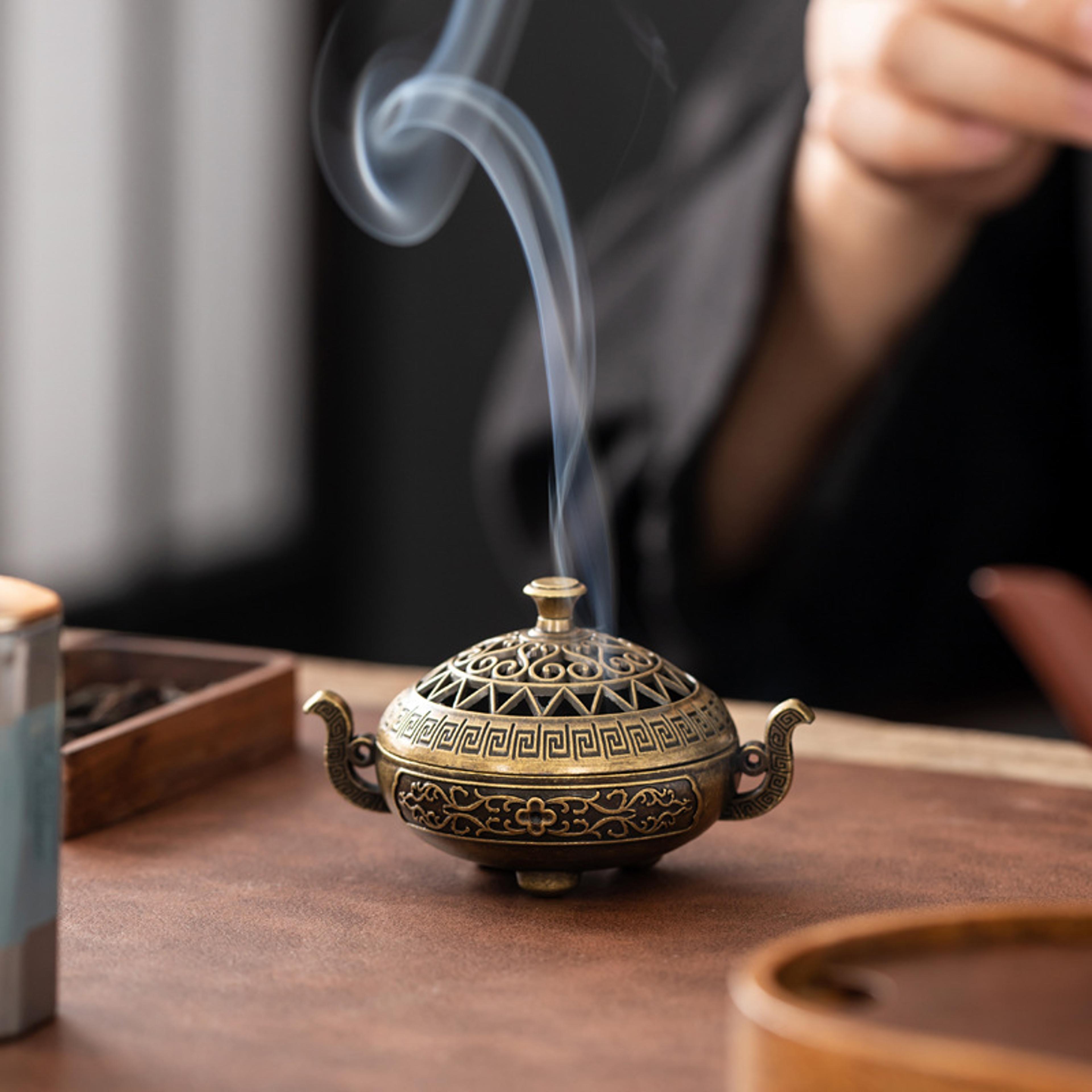 mini incense burner, three legged stove, hollowed out pattern, desktop home decoration, indoor stove plate
