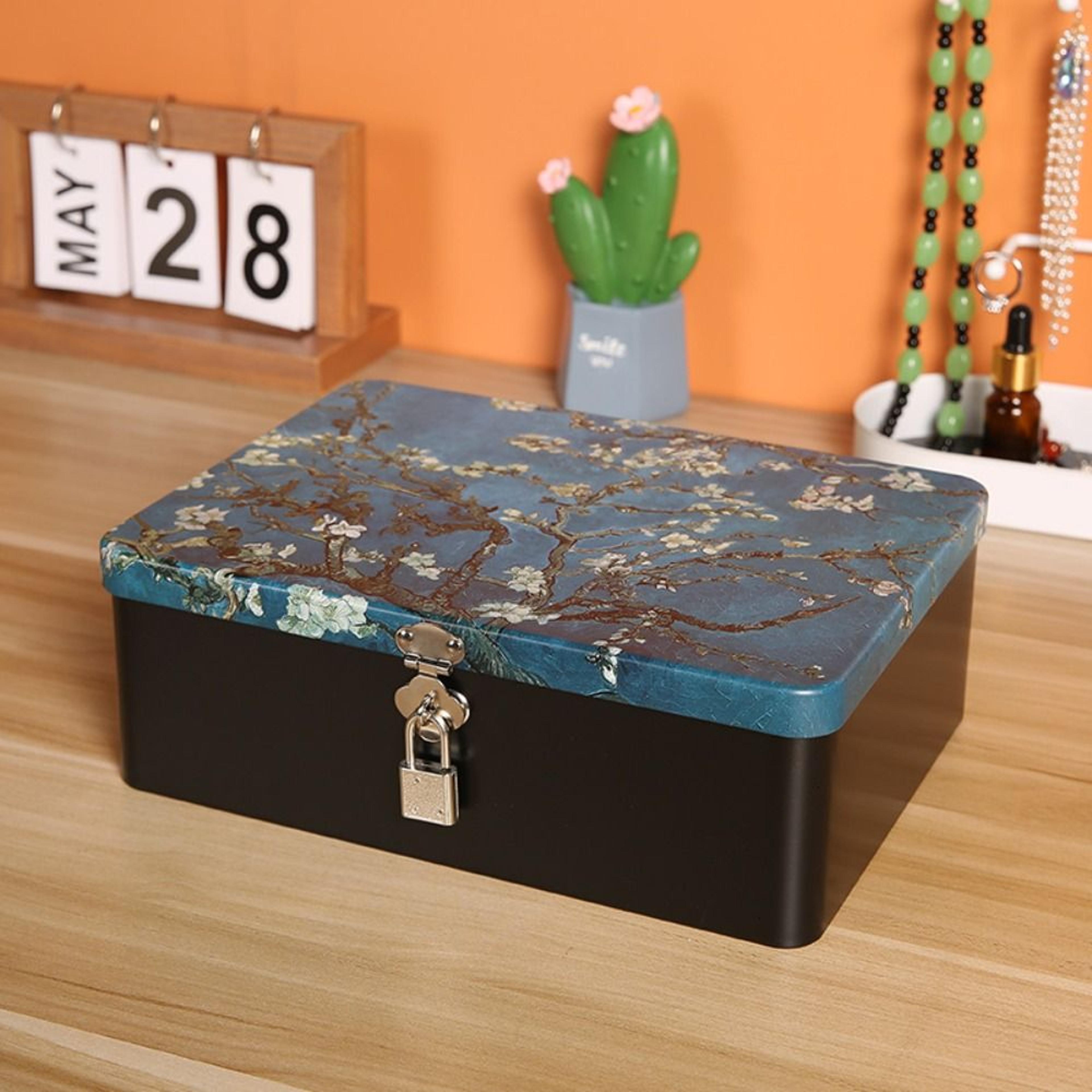 Vintage Large Capacity Tinplate Box With Lock Key Desktop Storage Case Metal Jewelry Box Empty Stor 4