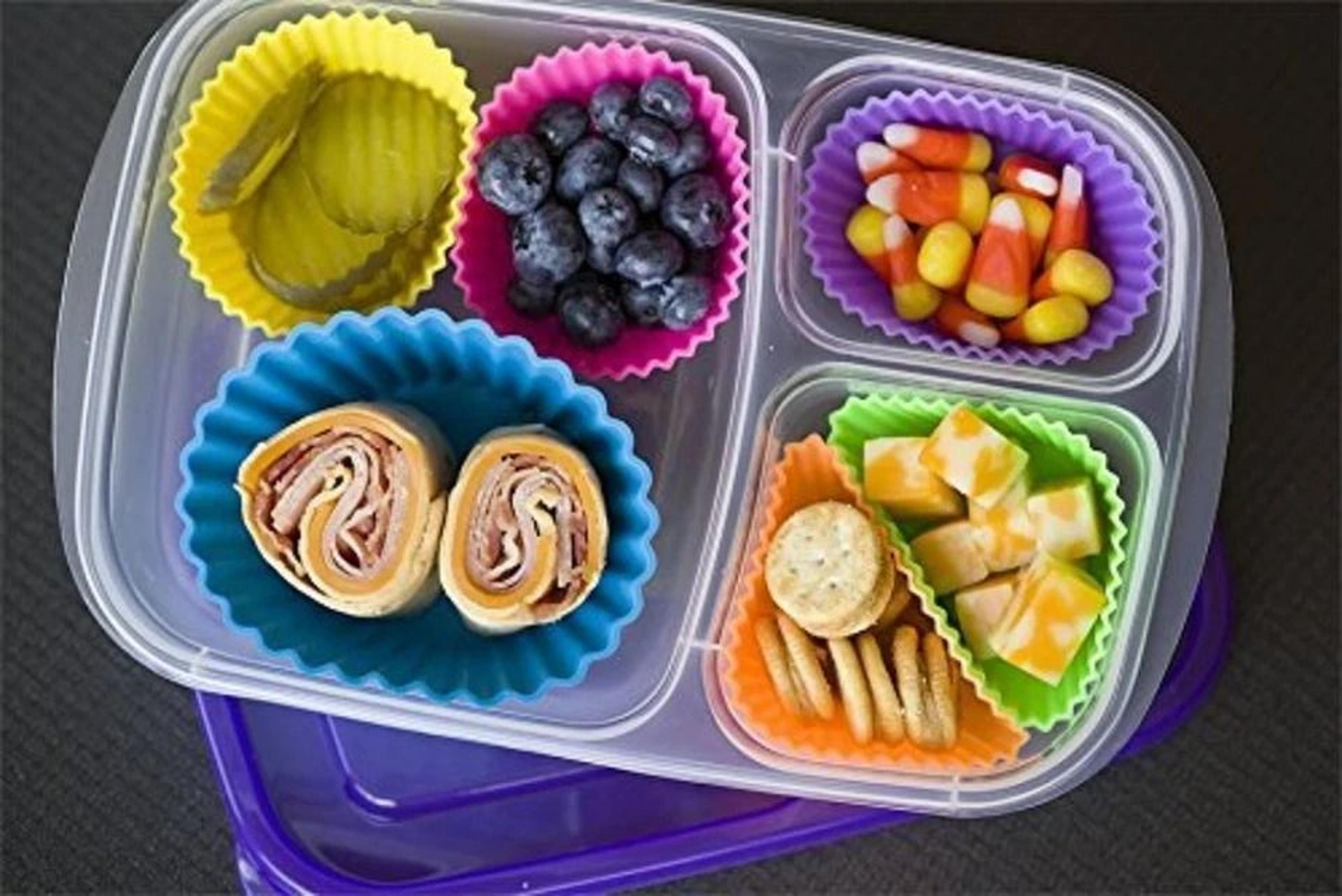 Silicone Cupcake Liners Reusable Muffin Cups  Chocolate Candy Molds 1