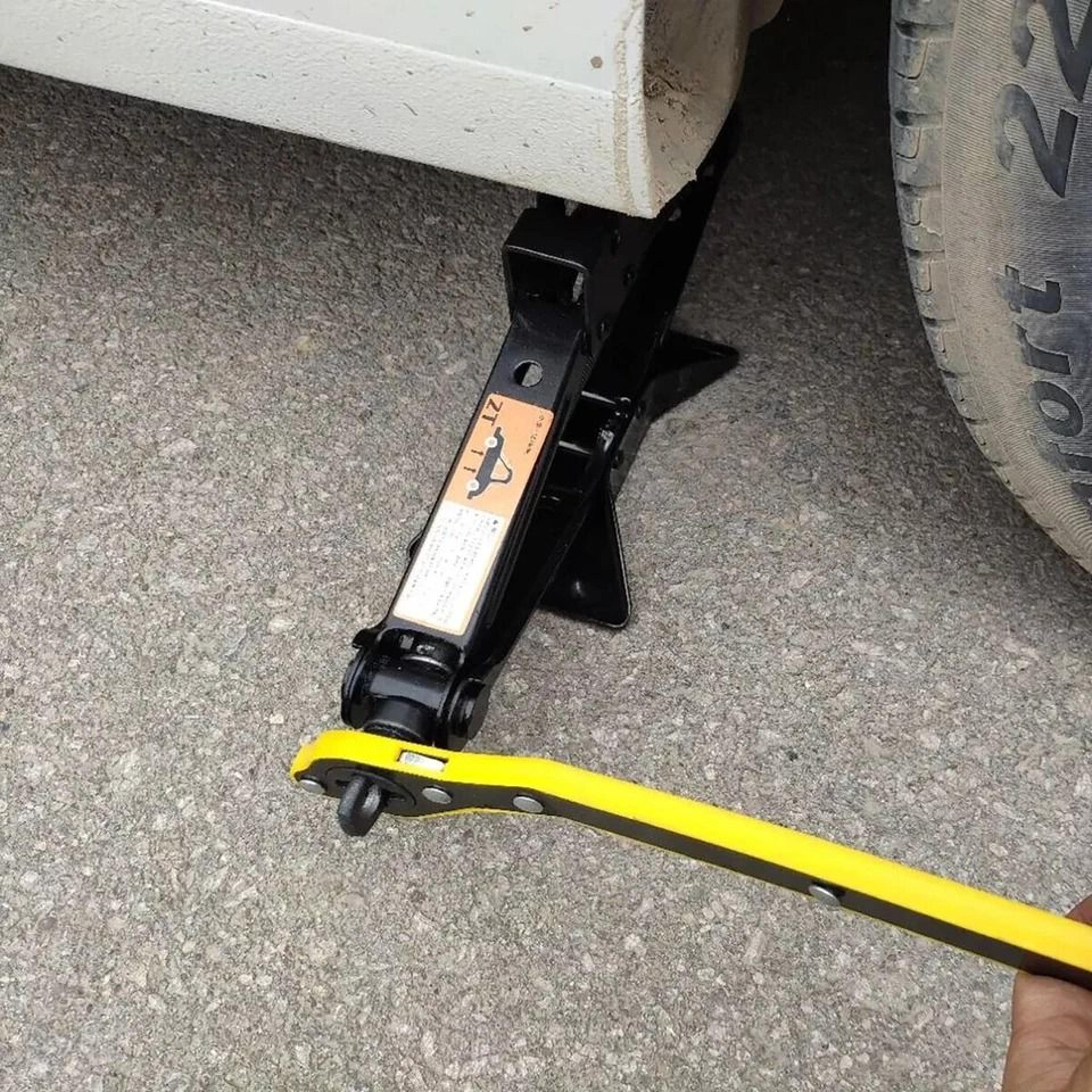 Heavy Duty Scissor Jack Wrench Ratchet Lug Wrench For Fast Tire Changes 6