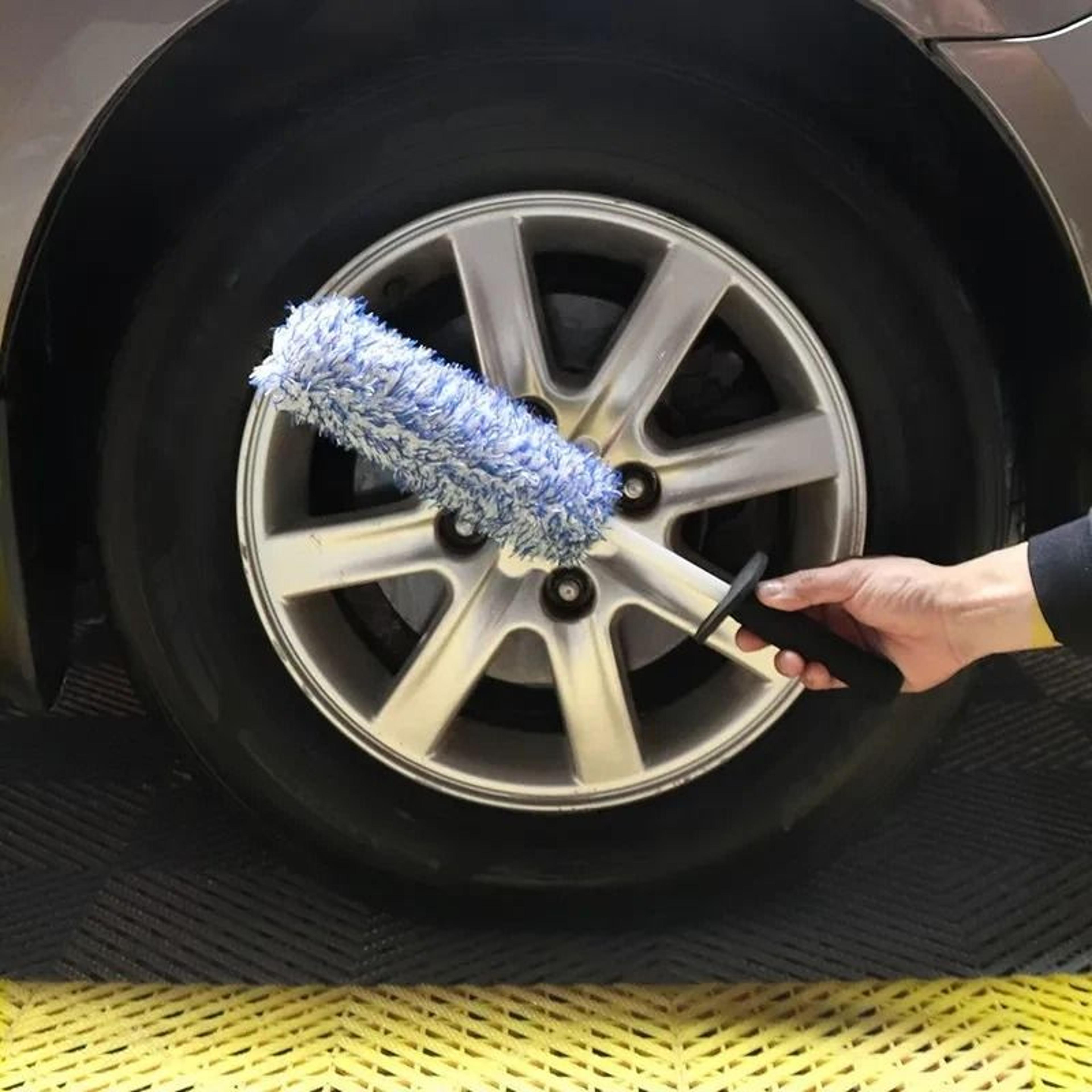 soft microfiber wheel cleaning brush for rims, tires and deep alloy wheel detailing