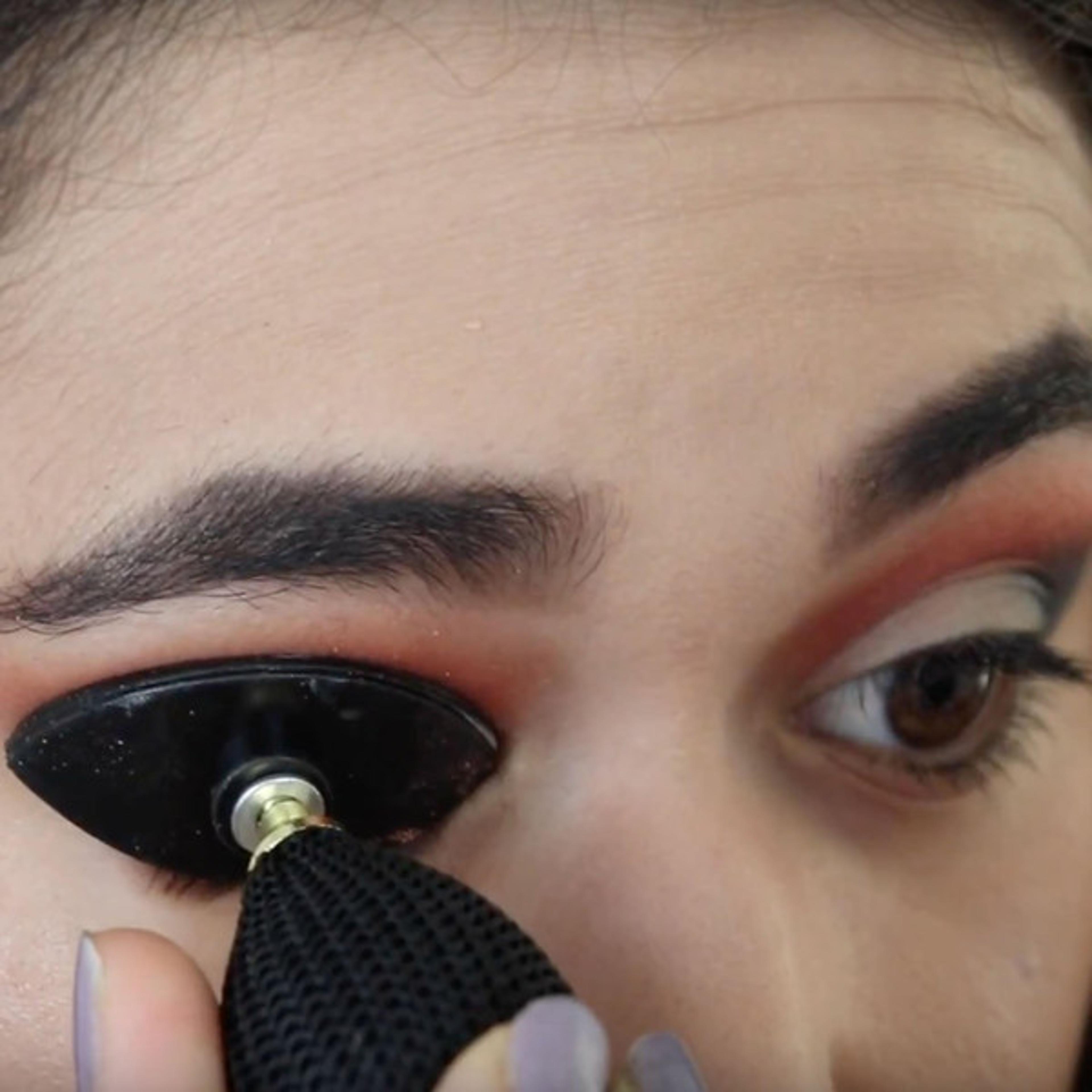 Easy Eyeshadow Applicator Stamp 1